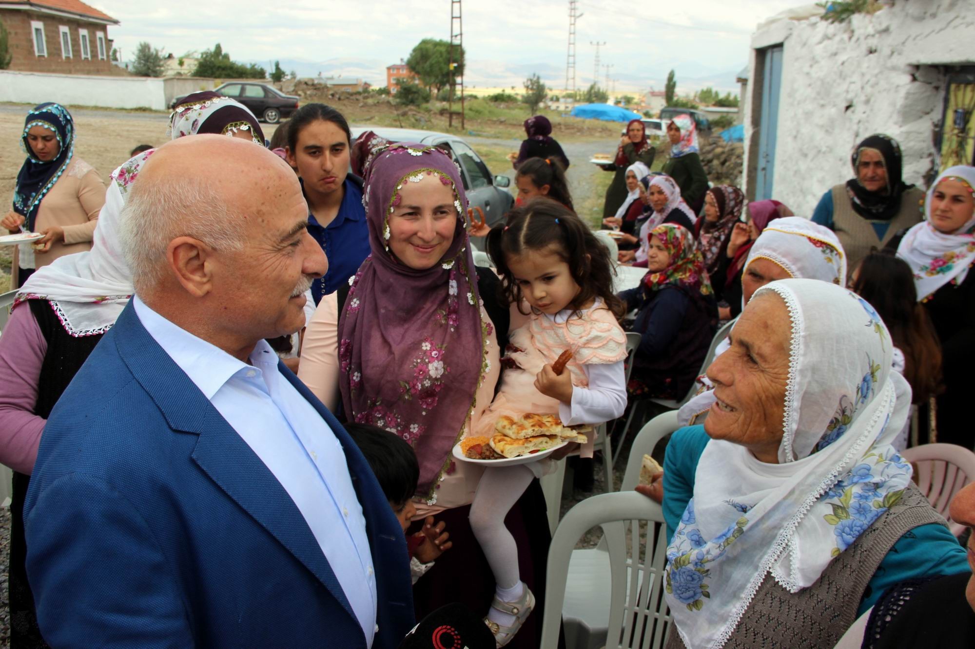 Milletvekili Tamer’den Çömlekçi mahallesine ebe sözü