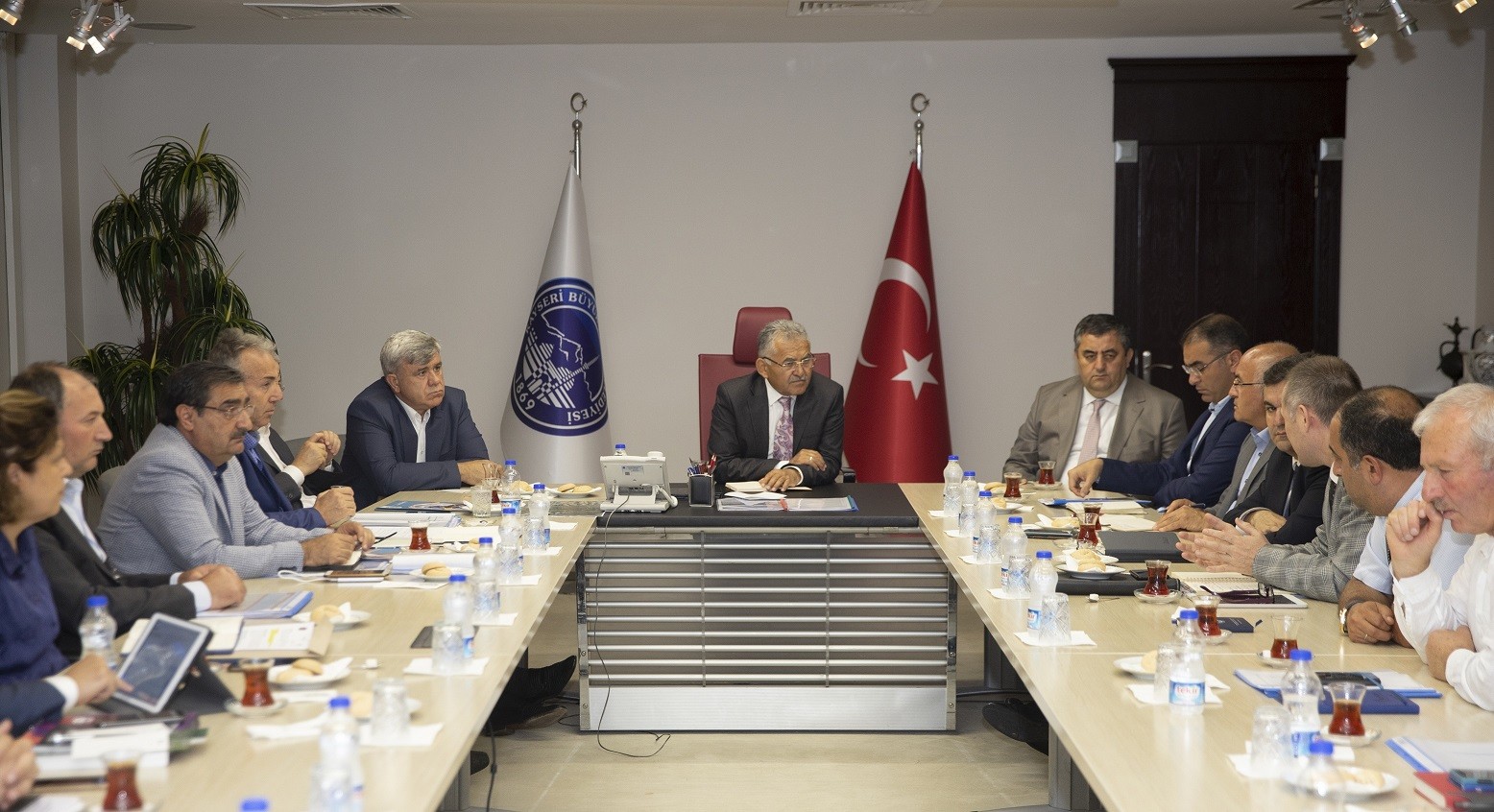 Büyükkılıç, Genel Müdür ve Daire Başkanları ile 4 saati aşan yatırım zirvesi yaptı