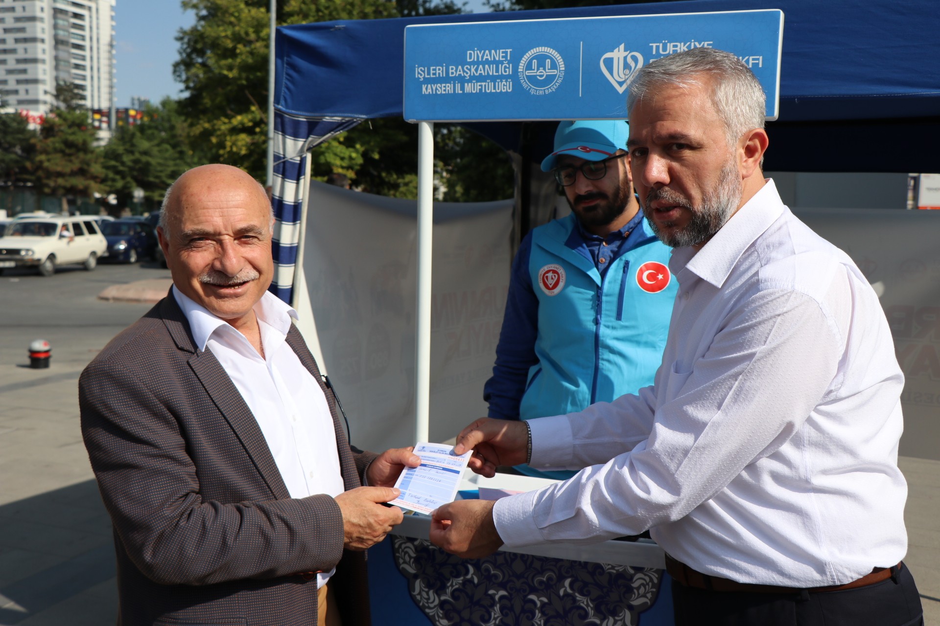 Tamer’den vekaletle kurban bağışı