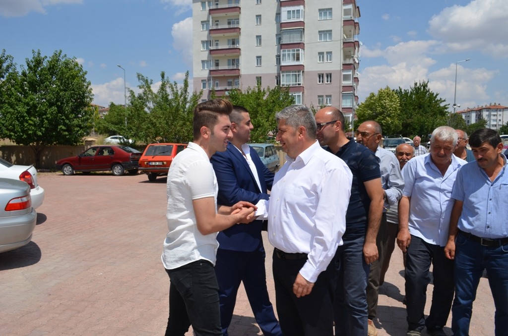Başkan Altun, vatandaşları mutlu gününde yalnız bırakmıyor