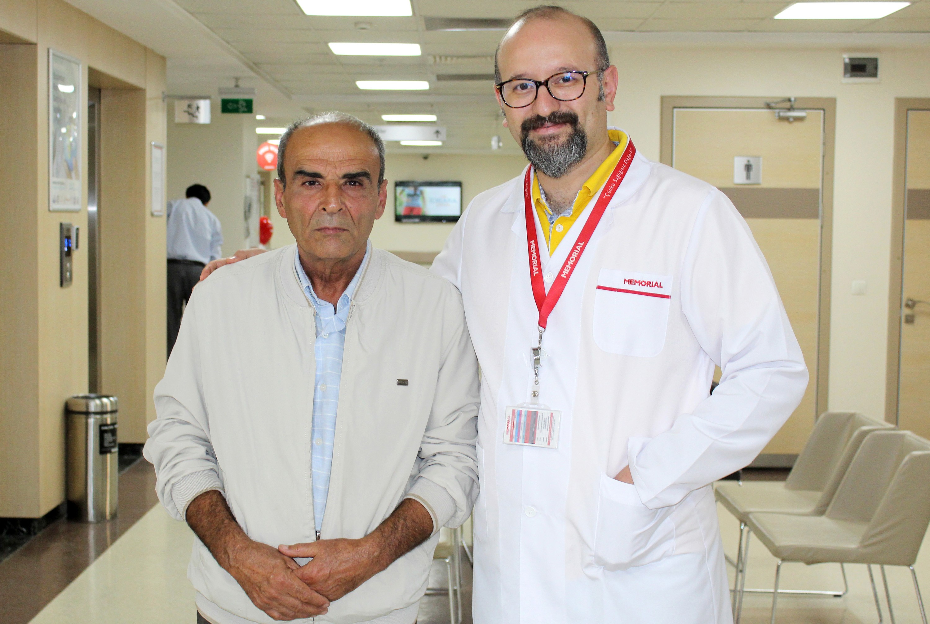 Sağ gözündeki sorun sol gözünü ameliyat edince düzeldi