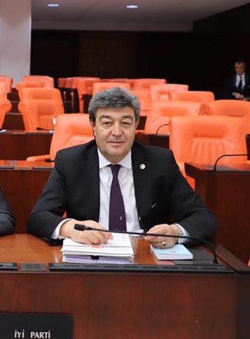 İYİ Parti Kayseri Milletvekili Ataş, “15 Temmuz Hain Darbe Girişimi Sürecini Sebep Olan Her Şeyi Kınıyor, Yapanları da Lanetliyorum”