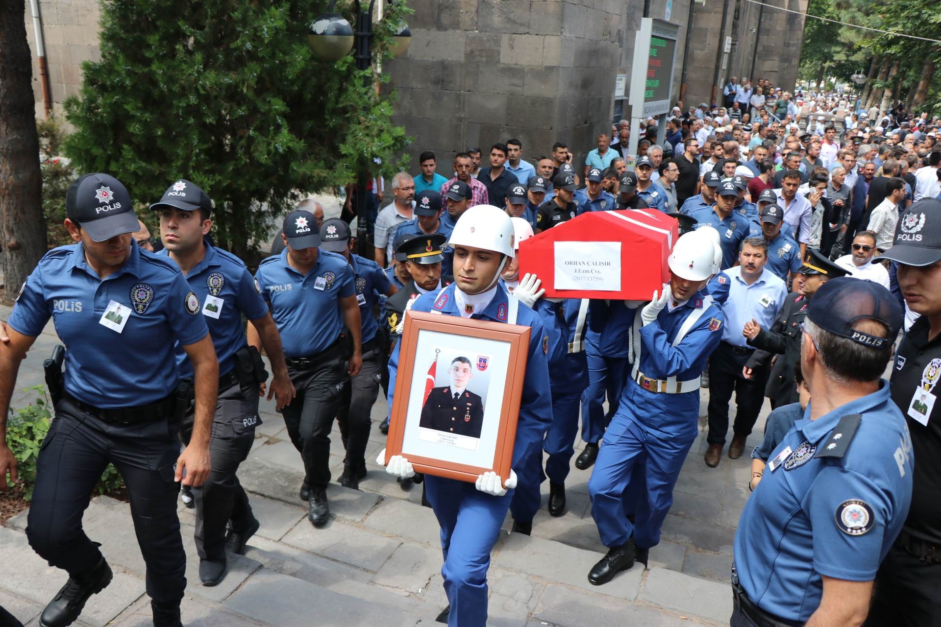 Trafik kazasında hayatını kaybeden uzman çavuş son yolculuğuna uğurlandı
