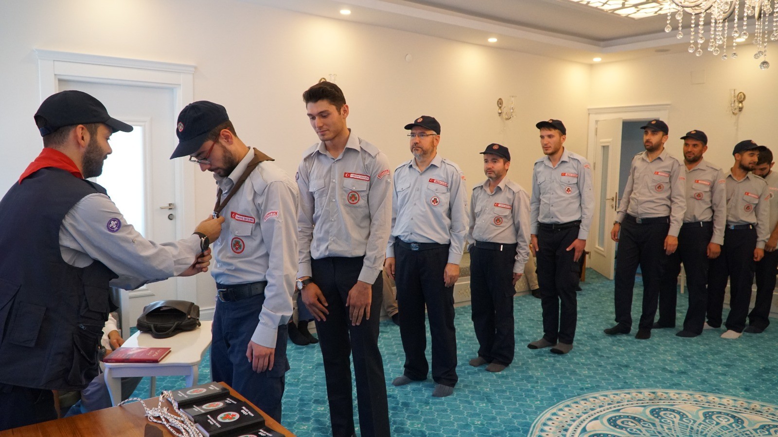 Genç İzciler Fularlarını Taktı