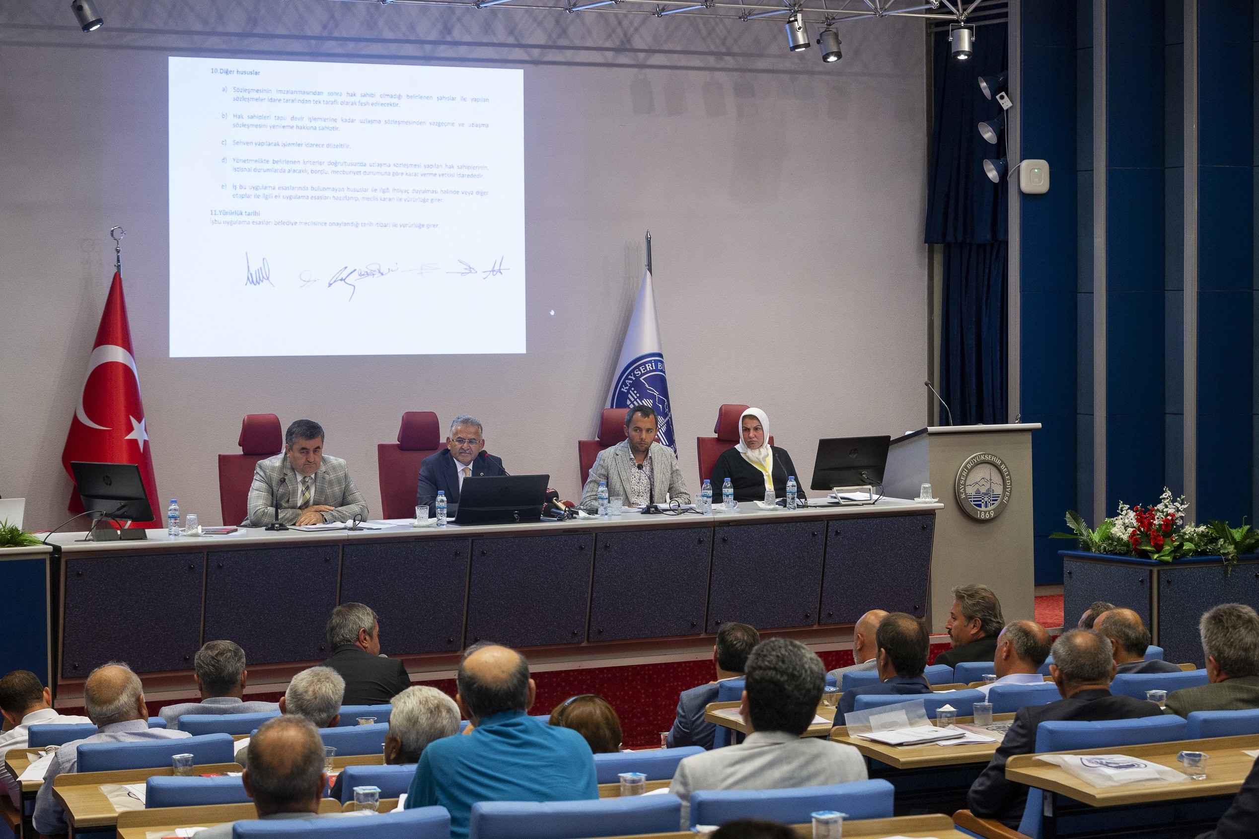Büyükşehir meclisi toplandı