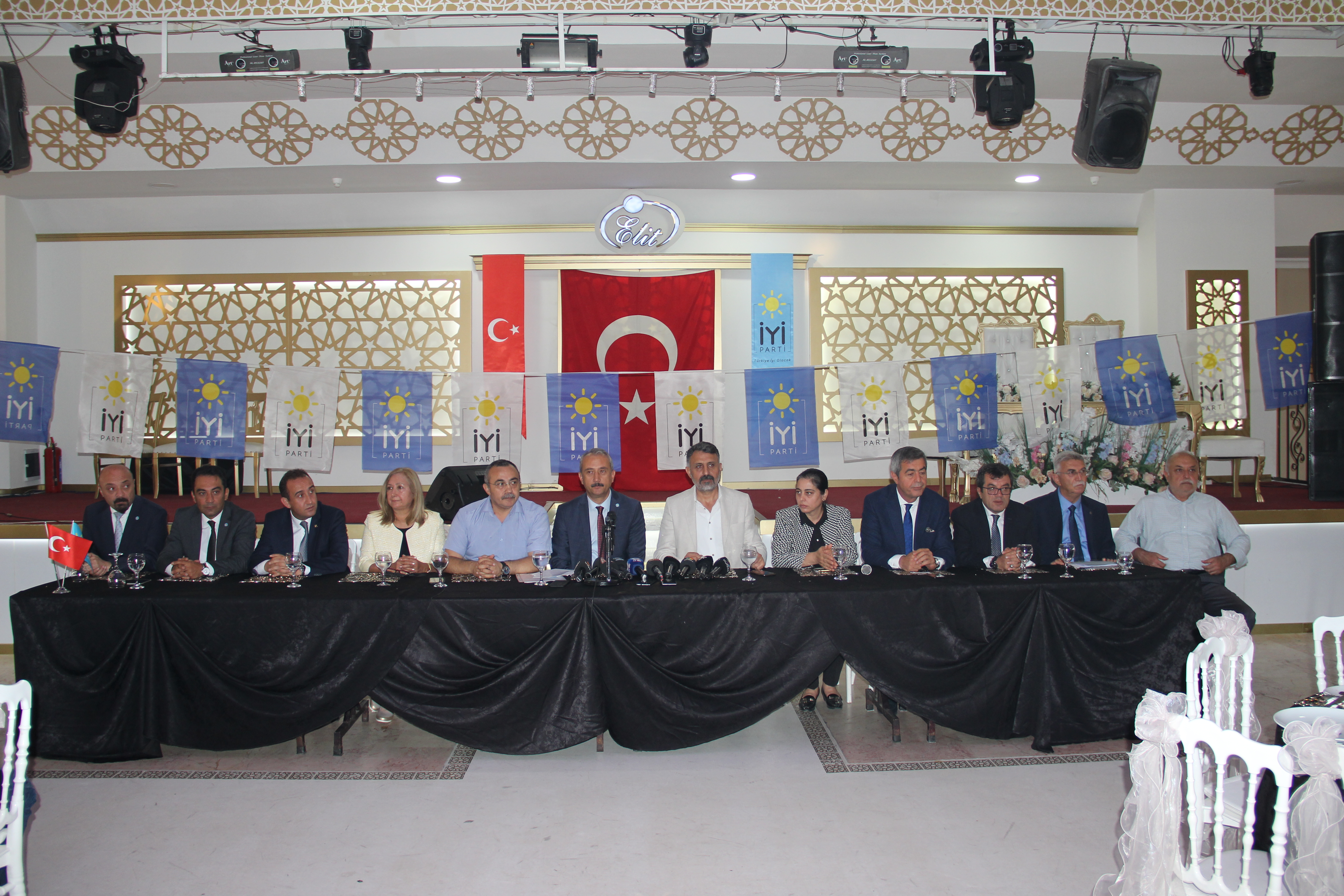 “Hizmette Muhalefet Değil, Belediyenin Yanındayız”