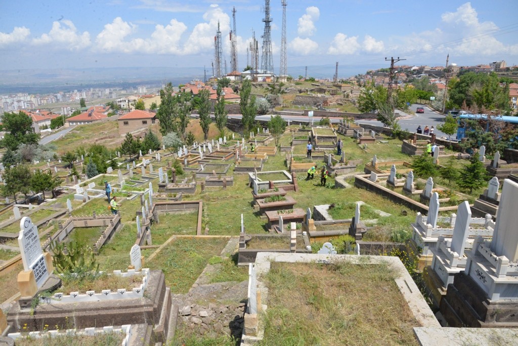 Melikgazi’de Mezarlıklar Bayram Ziyaretine Hazırlanıyor
