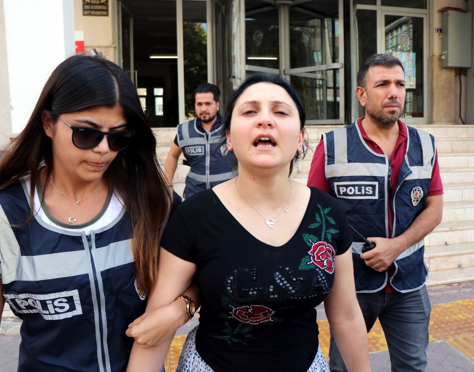 Odasına Yaptığı Özel Bölmede Yakalandı