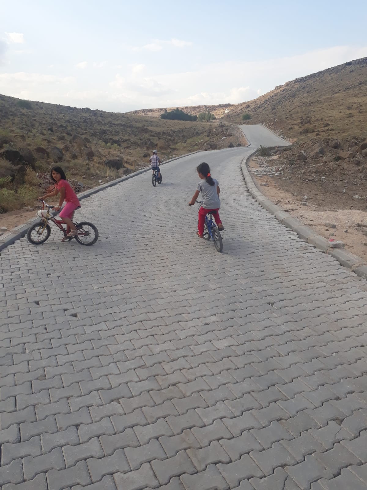 Develi’de On Kırsal Mahallenin Parke Ve Asfaltlama Çalışmaları Tamamlandı