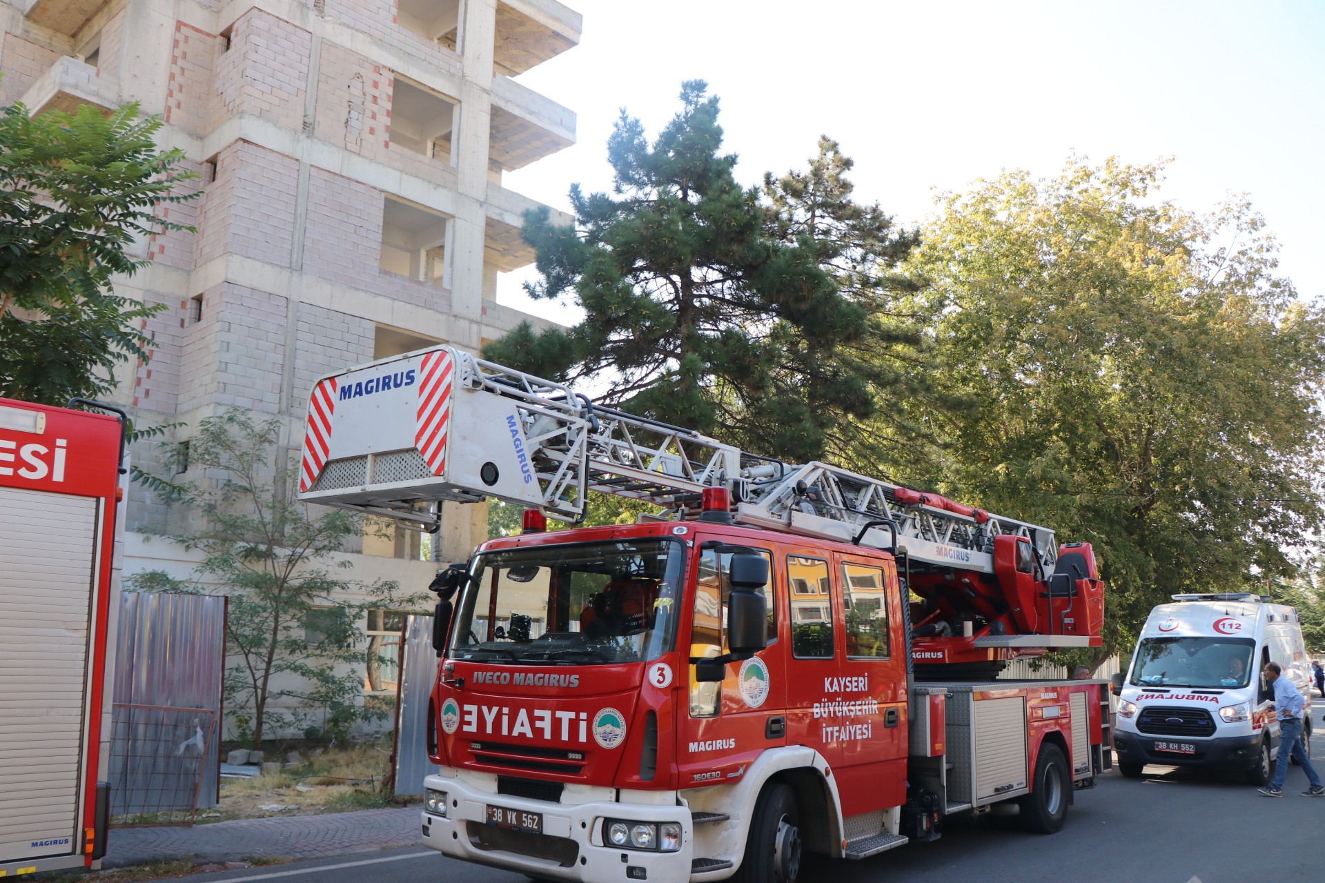 Bunalıma Giren Şahıs 15. Katta İntihar Girişiminde Bulundu