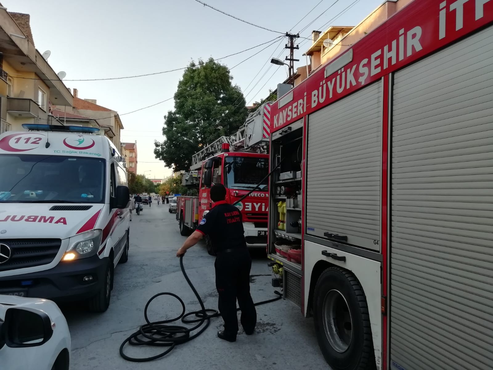 Kömürlükte Çıkan Yangın İtfaiye Ekiplerince Söndürüldü