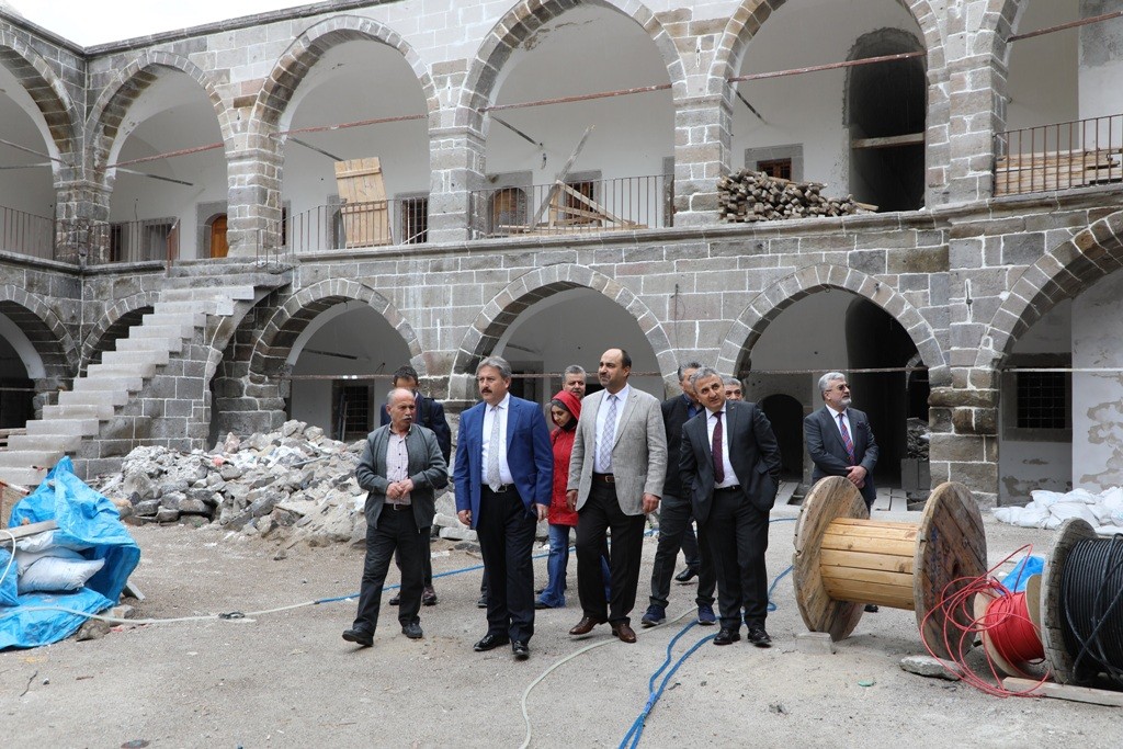 Melikgazi’de restorasyon çalışmaları hızlanıyor