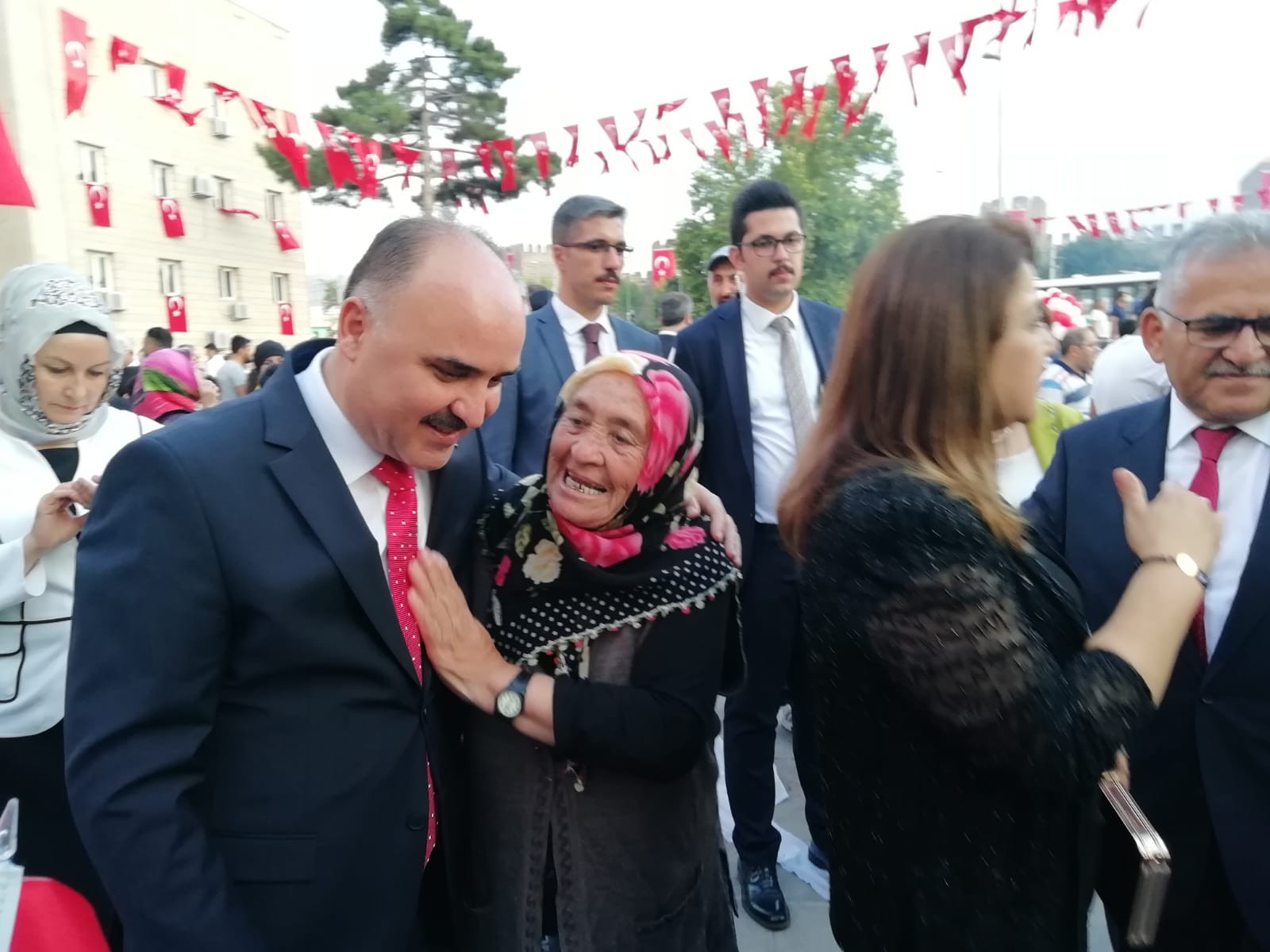 HALKIN BAYRAMI HALKLA KUTLANDI