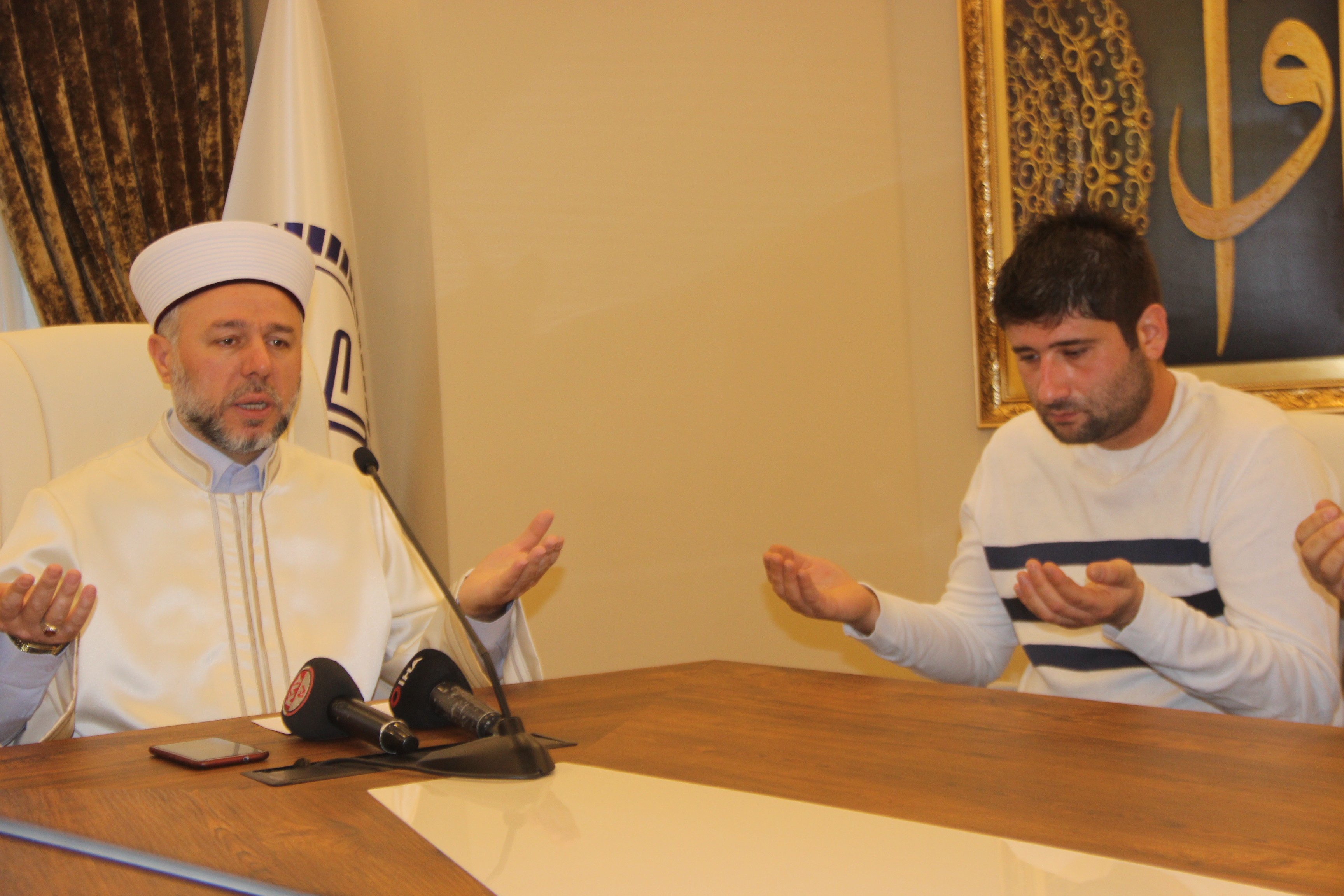 Yunanlı genç mühendis Müslüman oldu