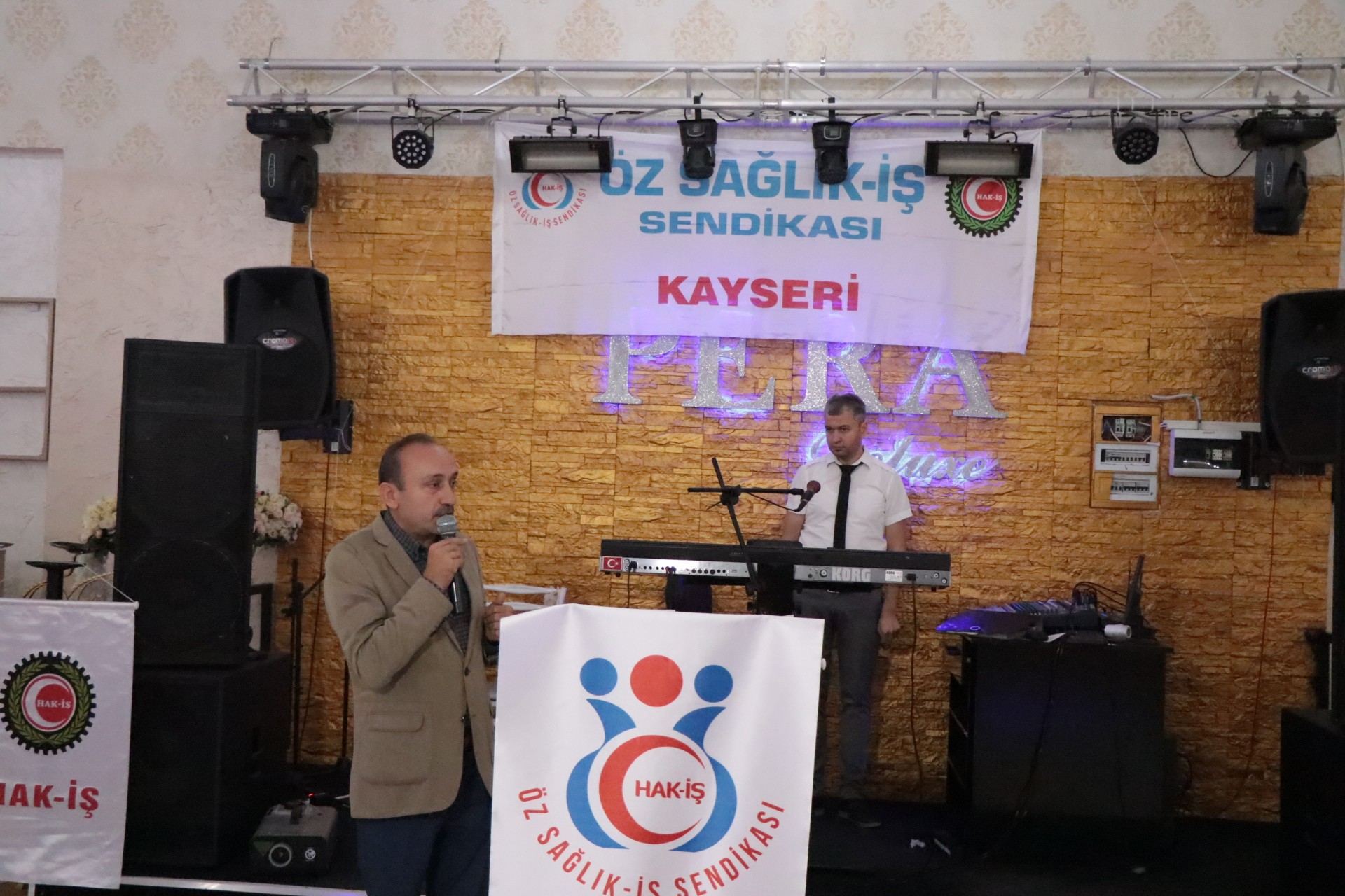 Develi’de çilek fideleri stilleniyor