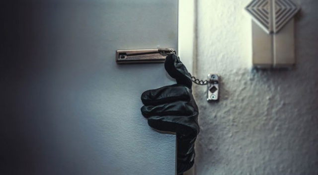 Kendi Evine Kar Maskesi İle Girip 2 Bilezik Çaldı, 5 Yıl Hapis Cezası Aldı