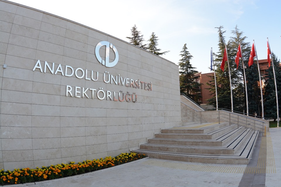 AÖF’DEN 2 ÜNİVERSİTE OKUMA İMKANI