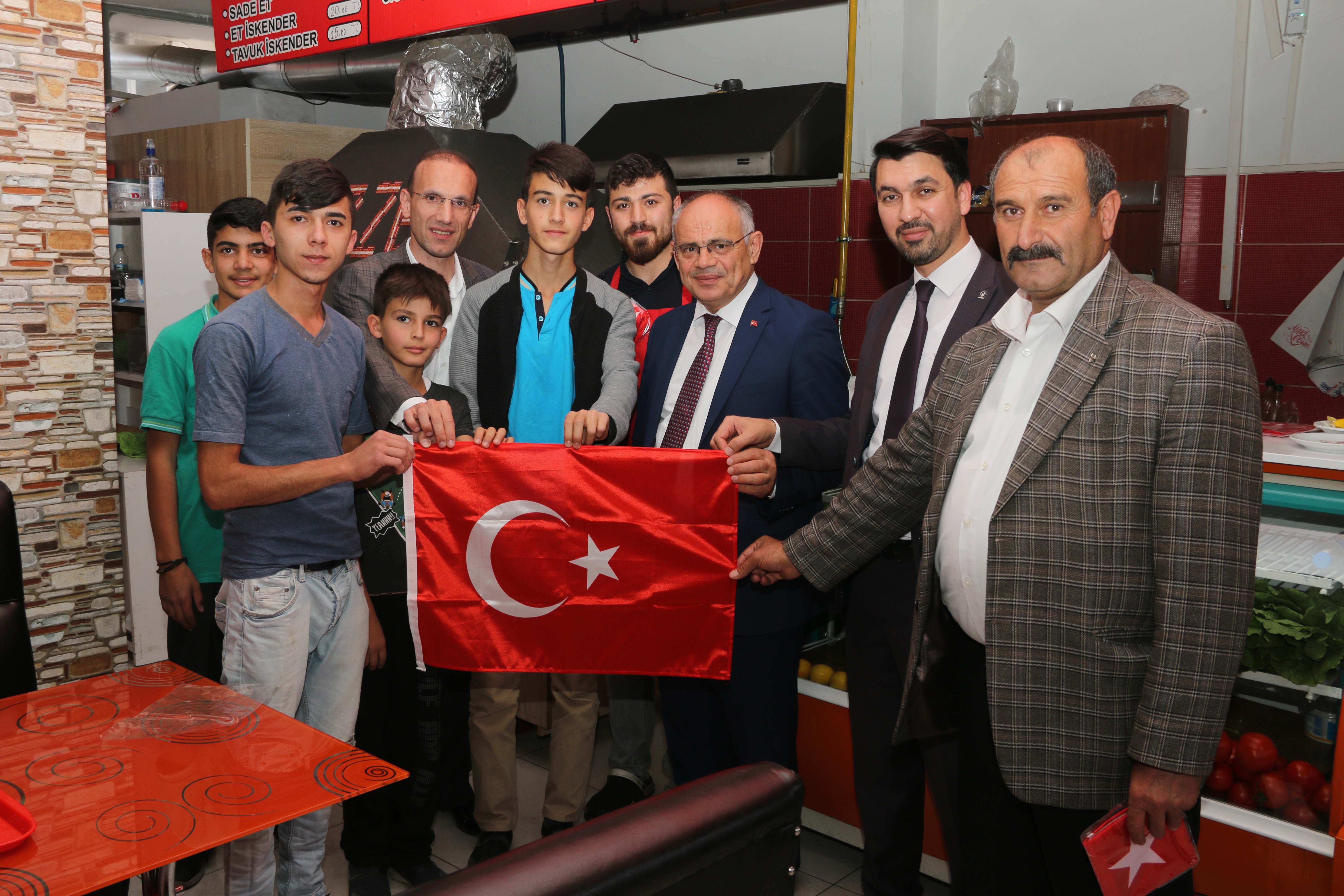 Yahyalı’da Barış Pınarı Harekatı’na Bayraklı Destek