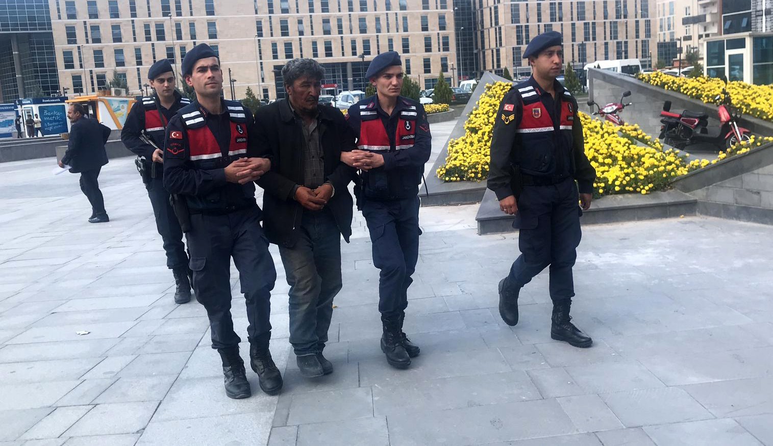 Jandarma hayvan hırsızlarını böyle yakaladı