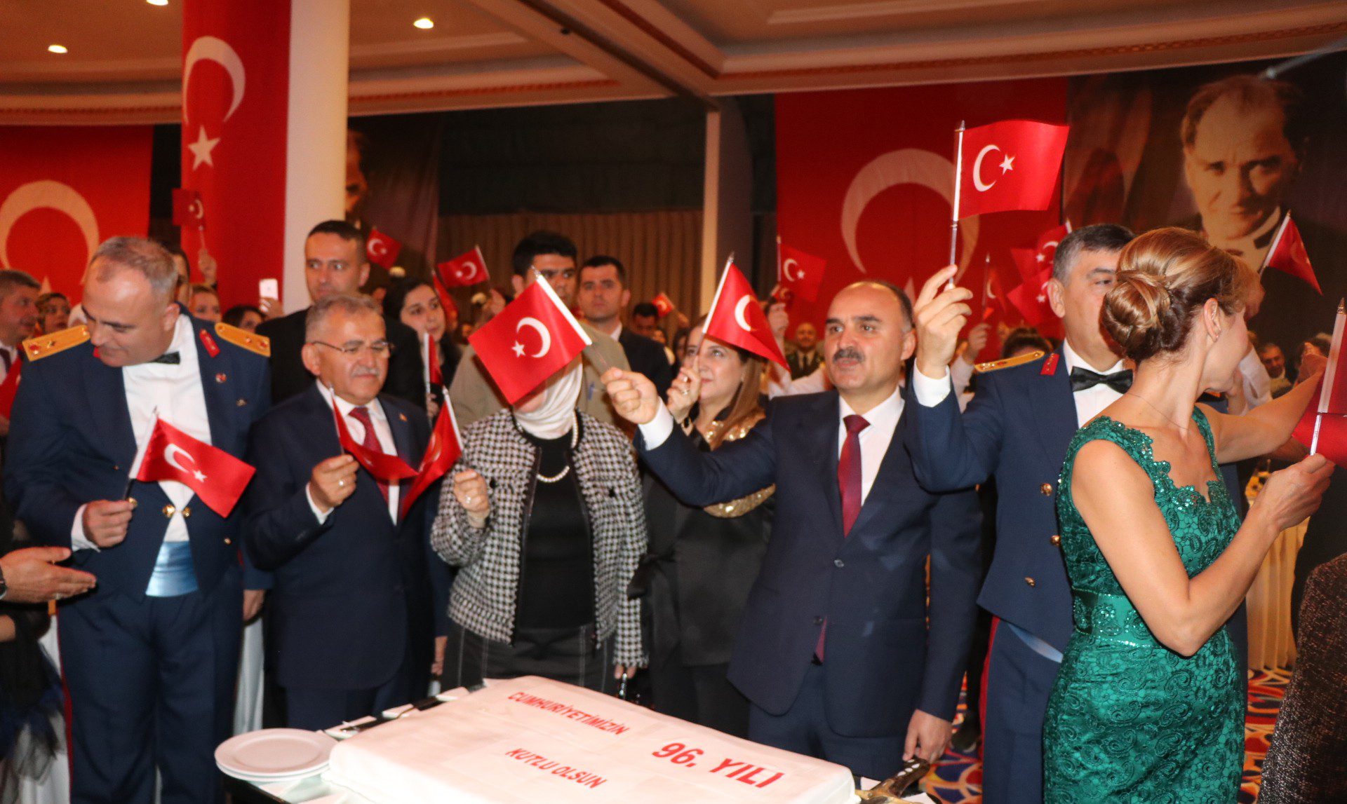 Şehmus Günaydın Cumhuriyet resepsiyonunda konuştu