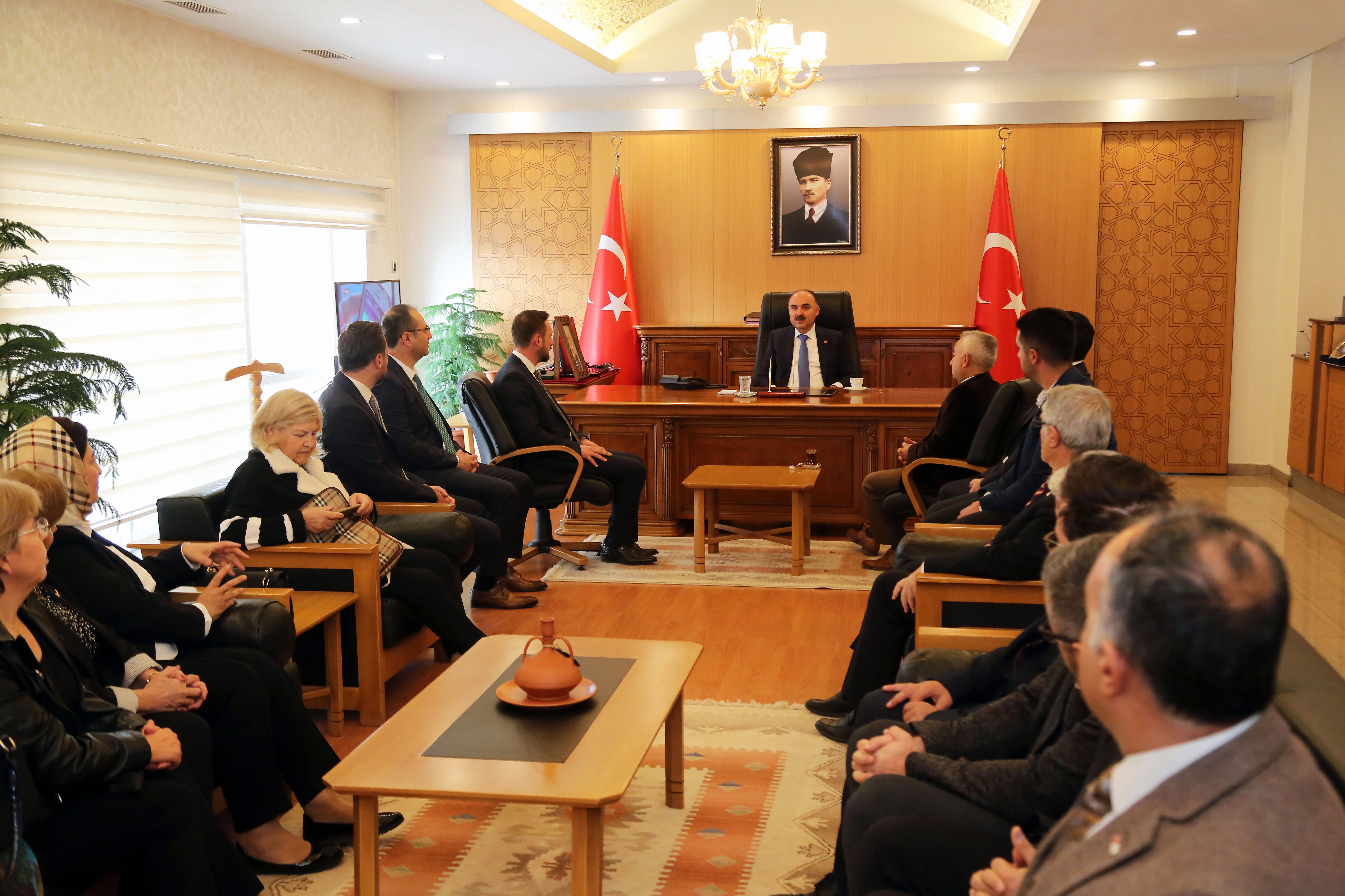 Kızılay’dan Vali Günaydın’a ziyaret