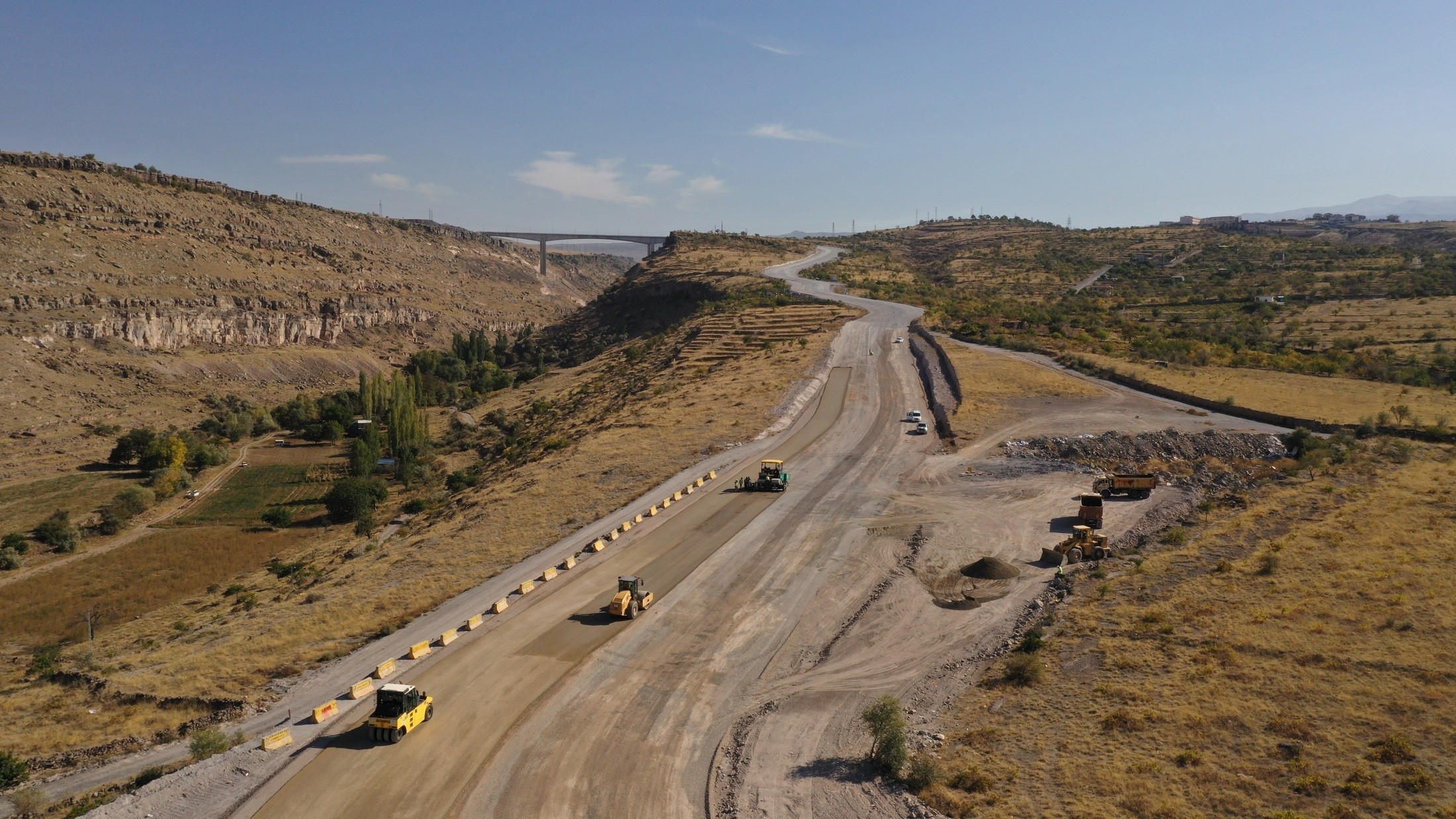Viyadük bağlantı yollarında sona gelindi