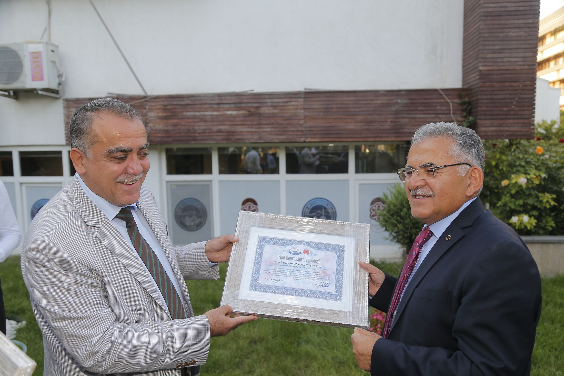 Başkan Büyükkılıç’ın hayvan sevgisine ödül