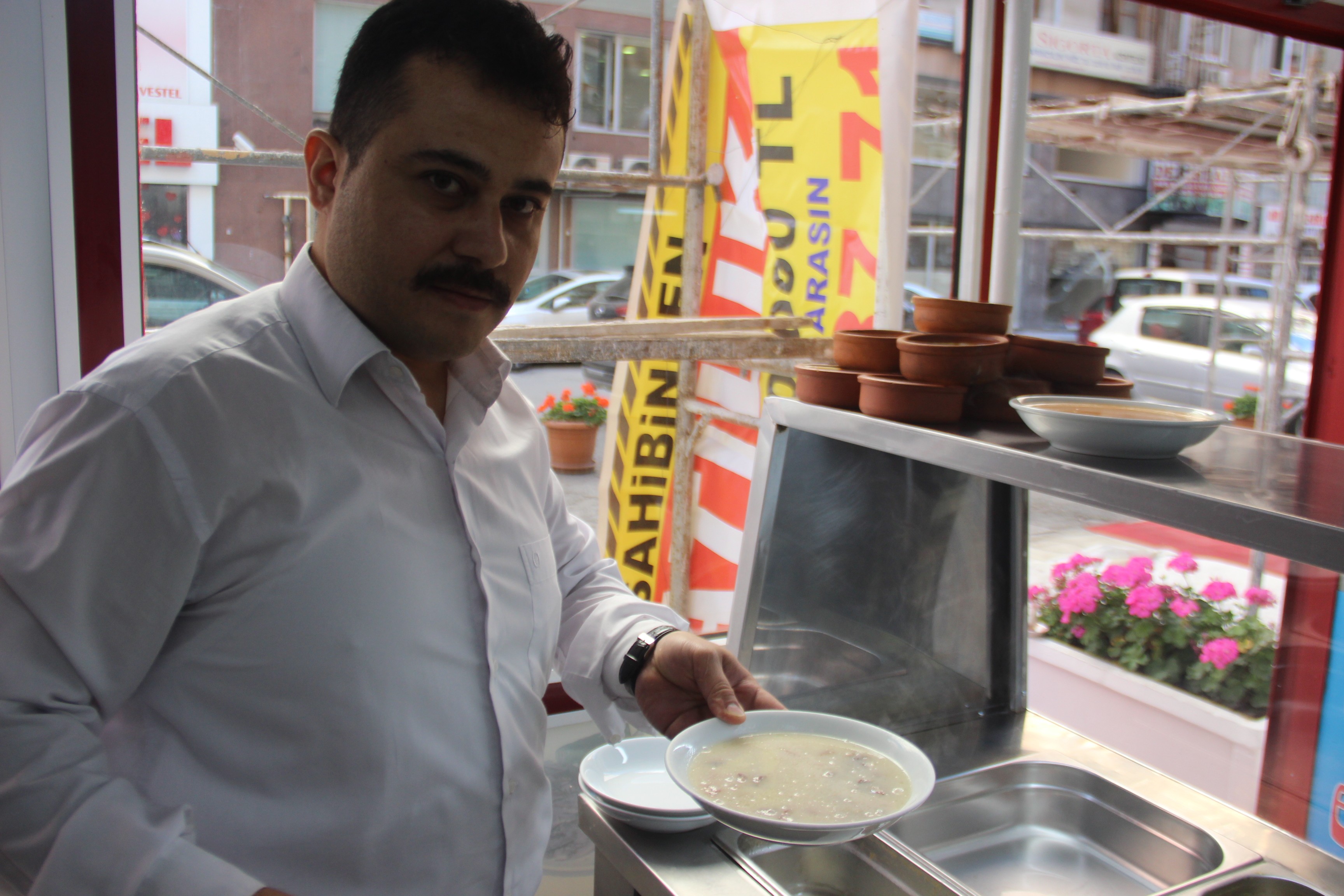 Hastalar şifa bulmak için kelle paça çorbası içiyor