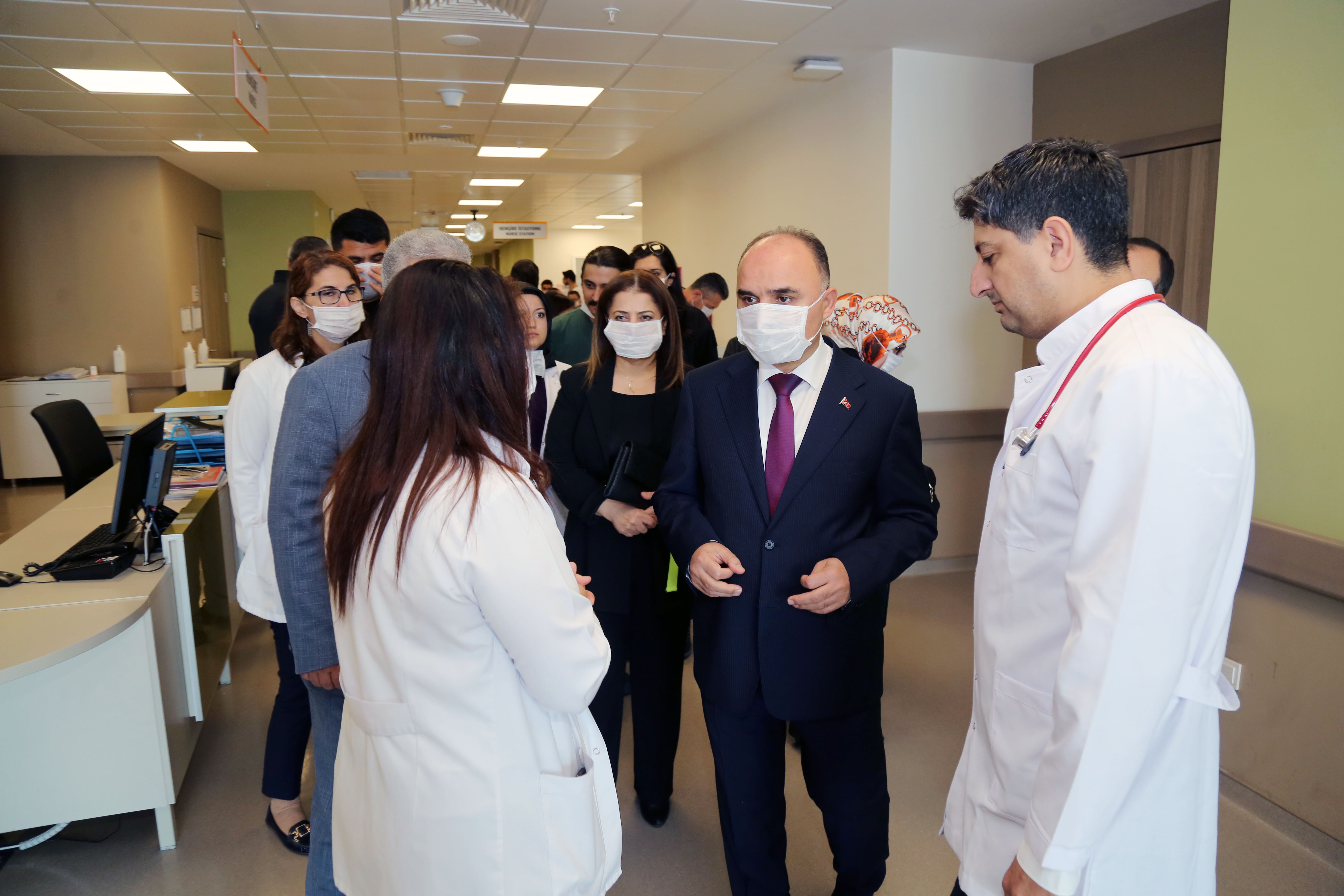 Vali Günaydın’dan lösemili çocuklara moral ziyareti