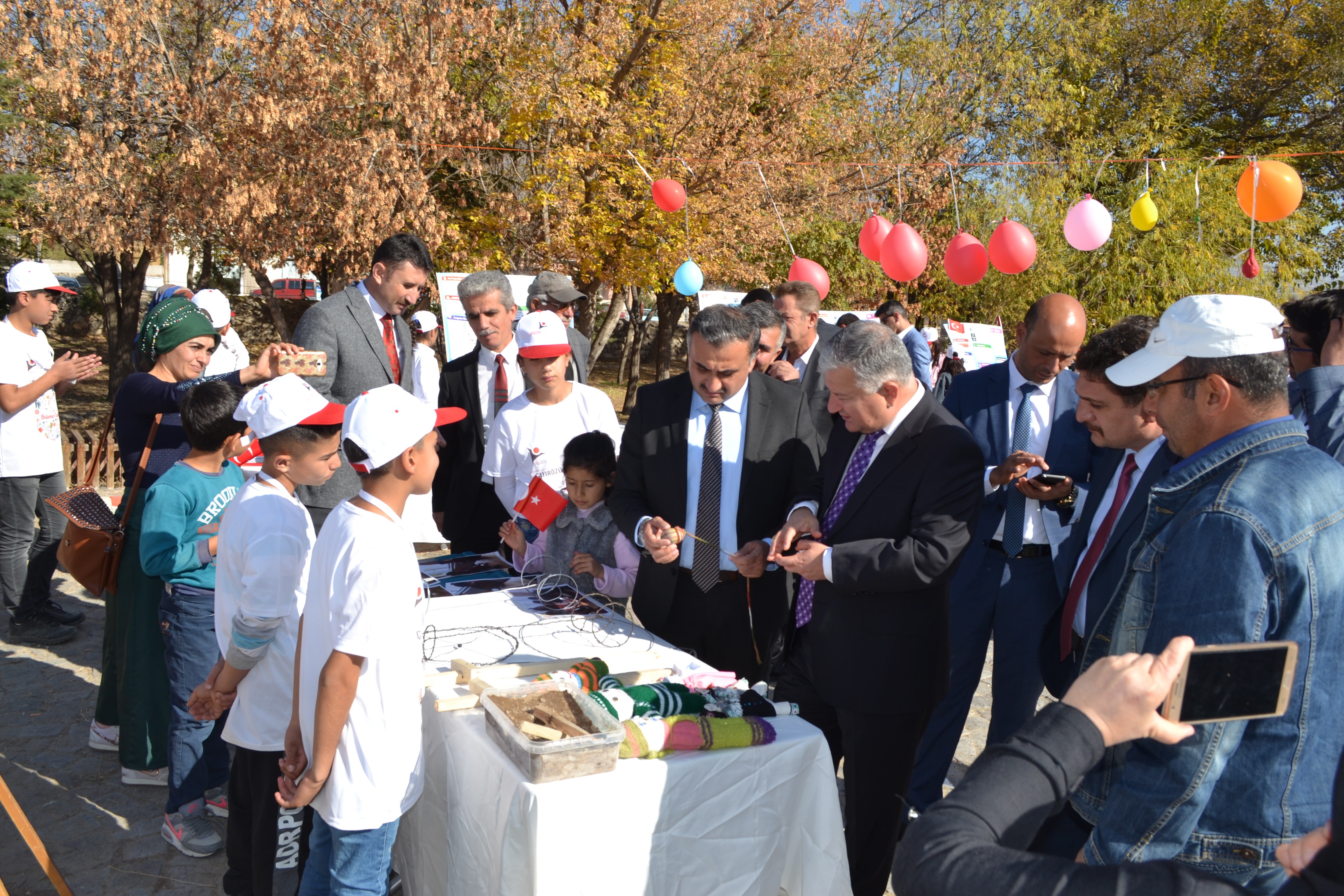 Çayırözü Ortaokulunda TÜBİTAK Bilim Fuarı etkinliği