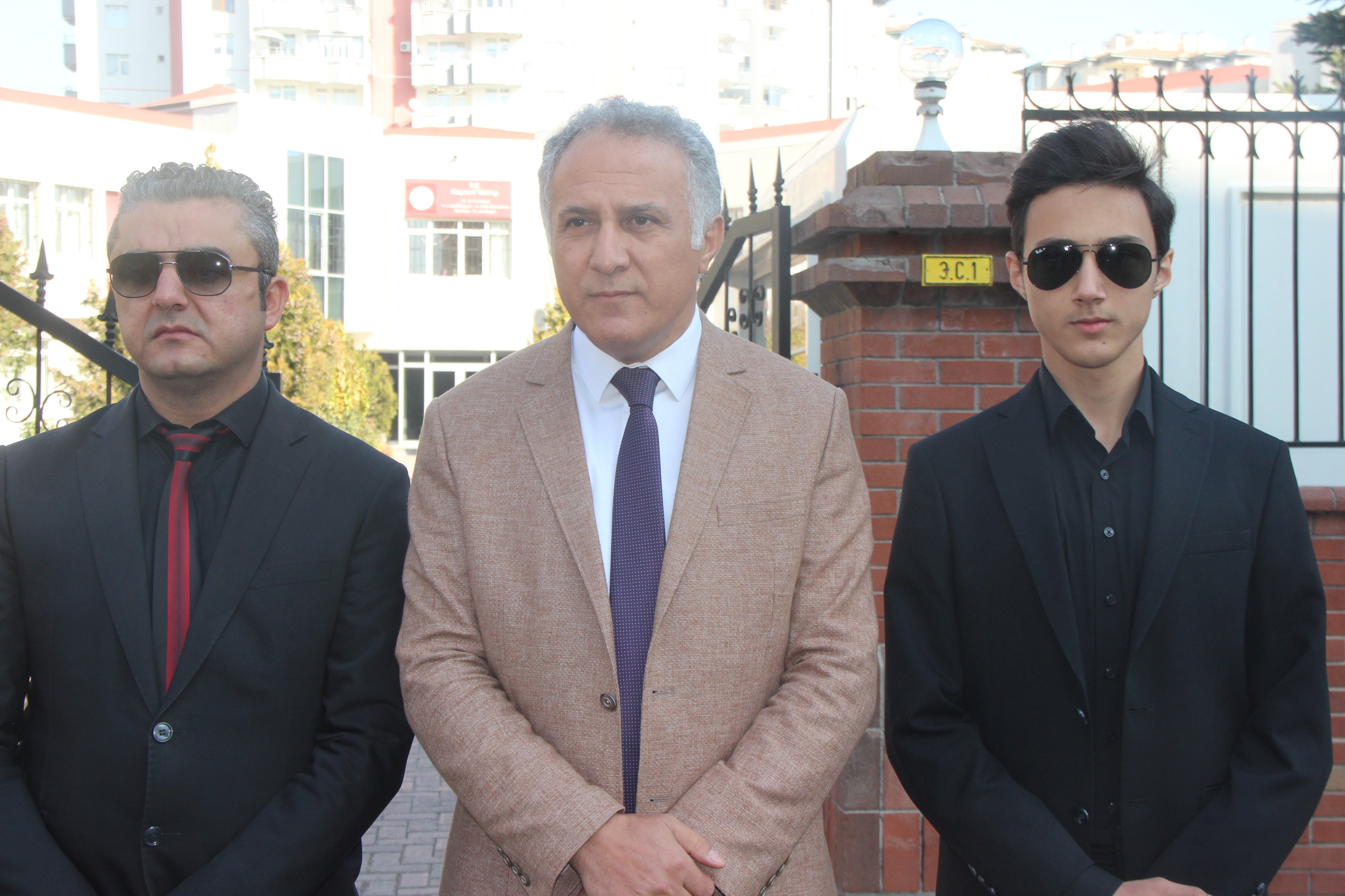 Mahmut Şahin, engelli gencin darp edilmesi sonrası açığa alınanlara destek verdi