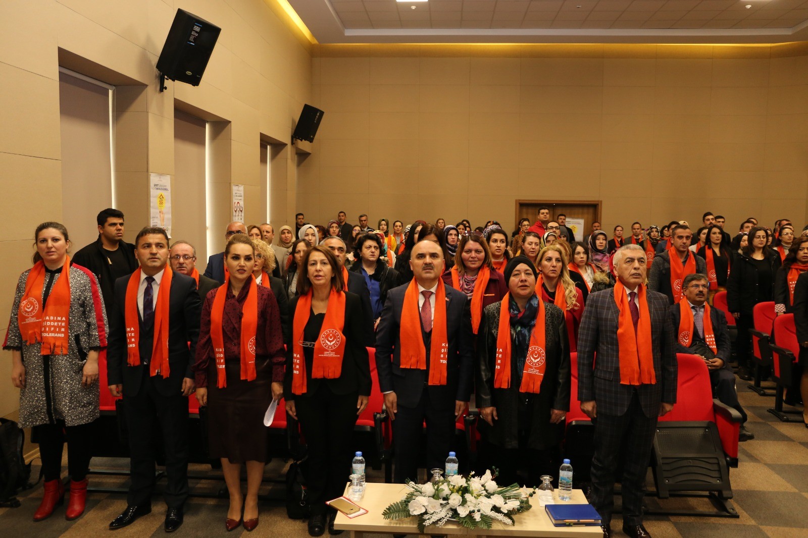 Vali ‘Bir sıkıntınız olursa beni arayın’ dedi, numarasını verdi