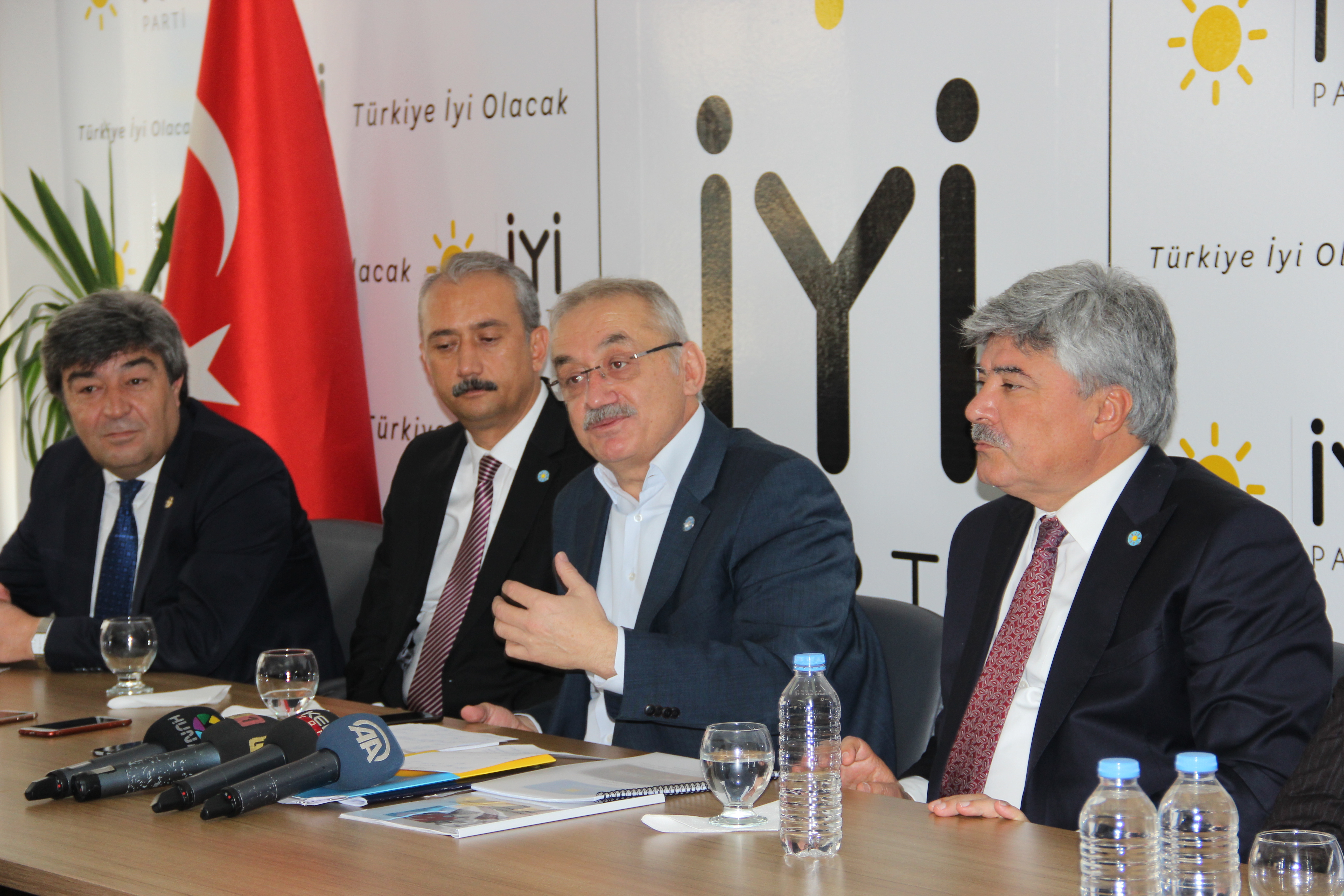 İYİ PARTİ’DE ‘YEREL YÖNETİMLER’ KONULU BASIN TOPLANTISI DÜZENLENDİ