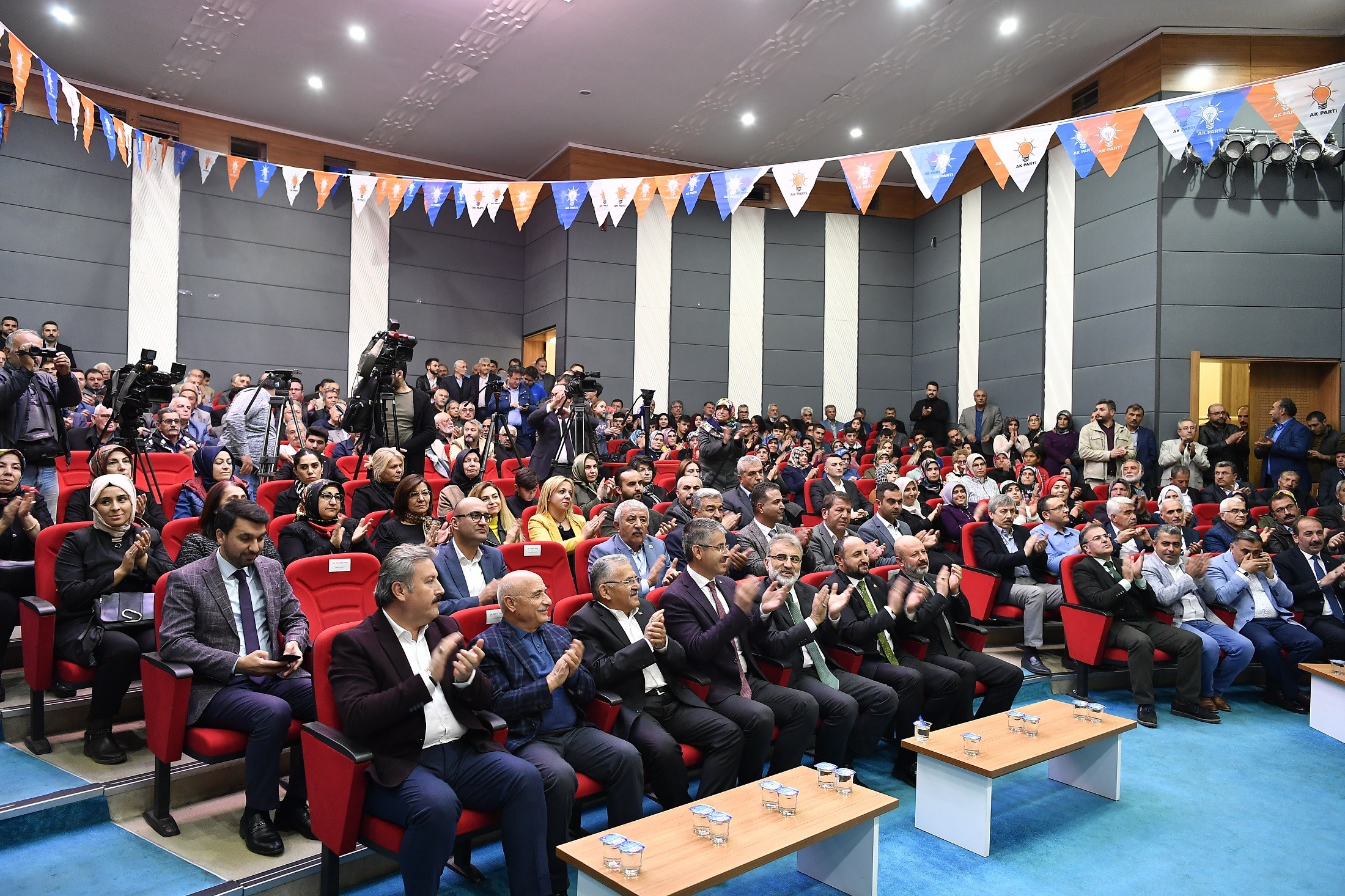 Başkan Büyükkılıç, “Güneş balçıkla sıvanmaz”