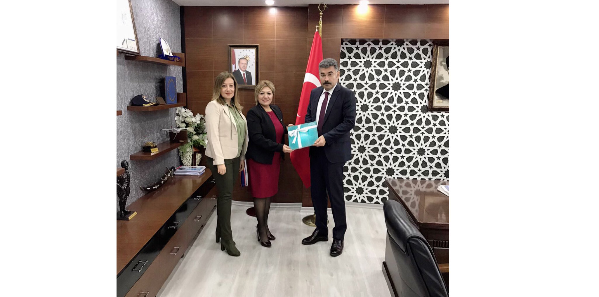 MHP’Lİ KADINLARDAN KARABÖRK’E ZİYARET