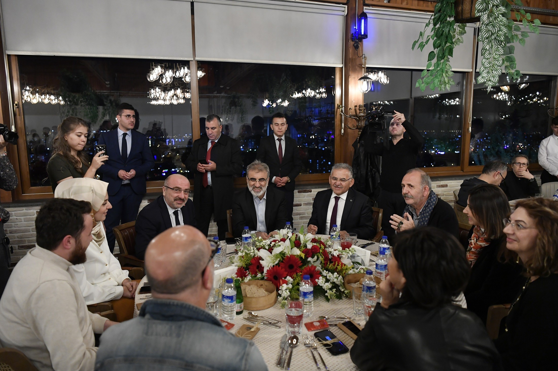 Başkan Büyükkılıç, Gastronomi Turizmi Çalıştayı’na katılan misafirleriyle Erguvan Tesisleri’nde bir araya geldi