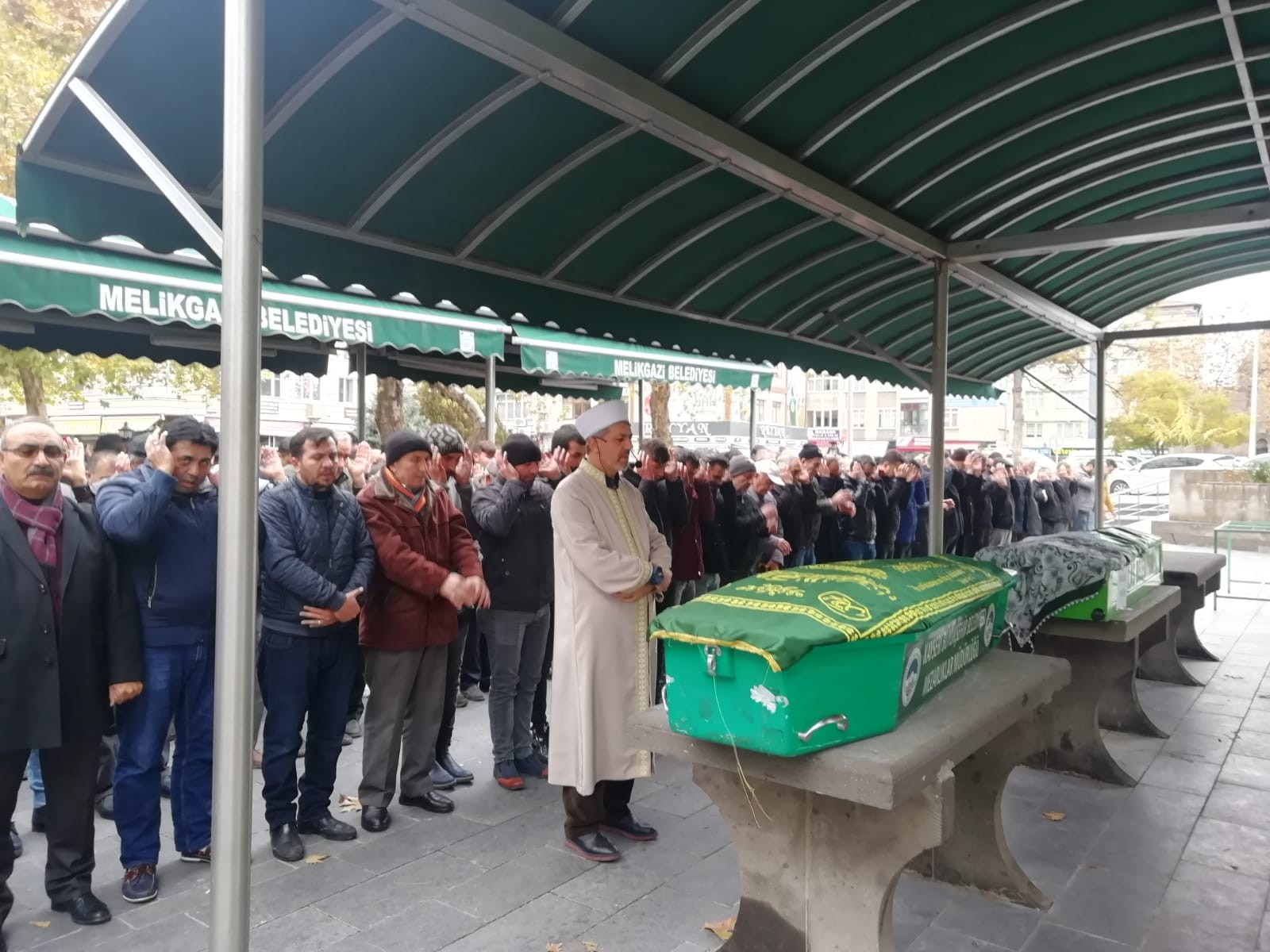 Evinde vurularak öldürülen adam son yolculuğuna uğurlandı