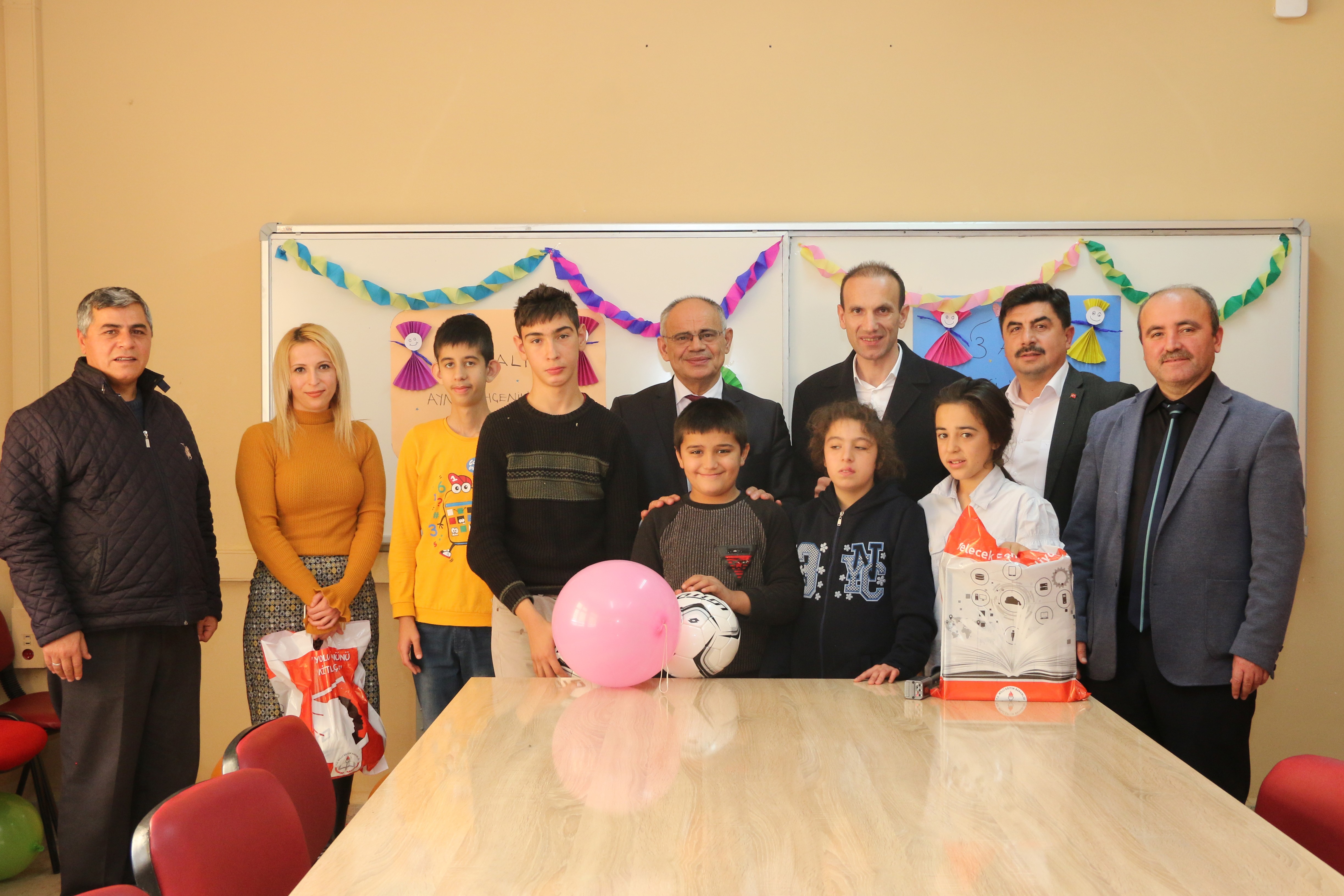 Başkan Öztürk Engelli Öğrencilerle Buluştu