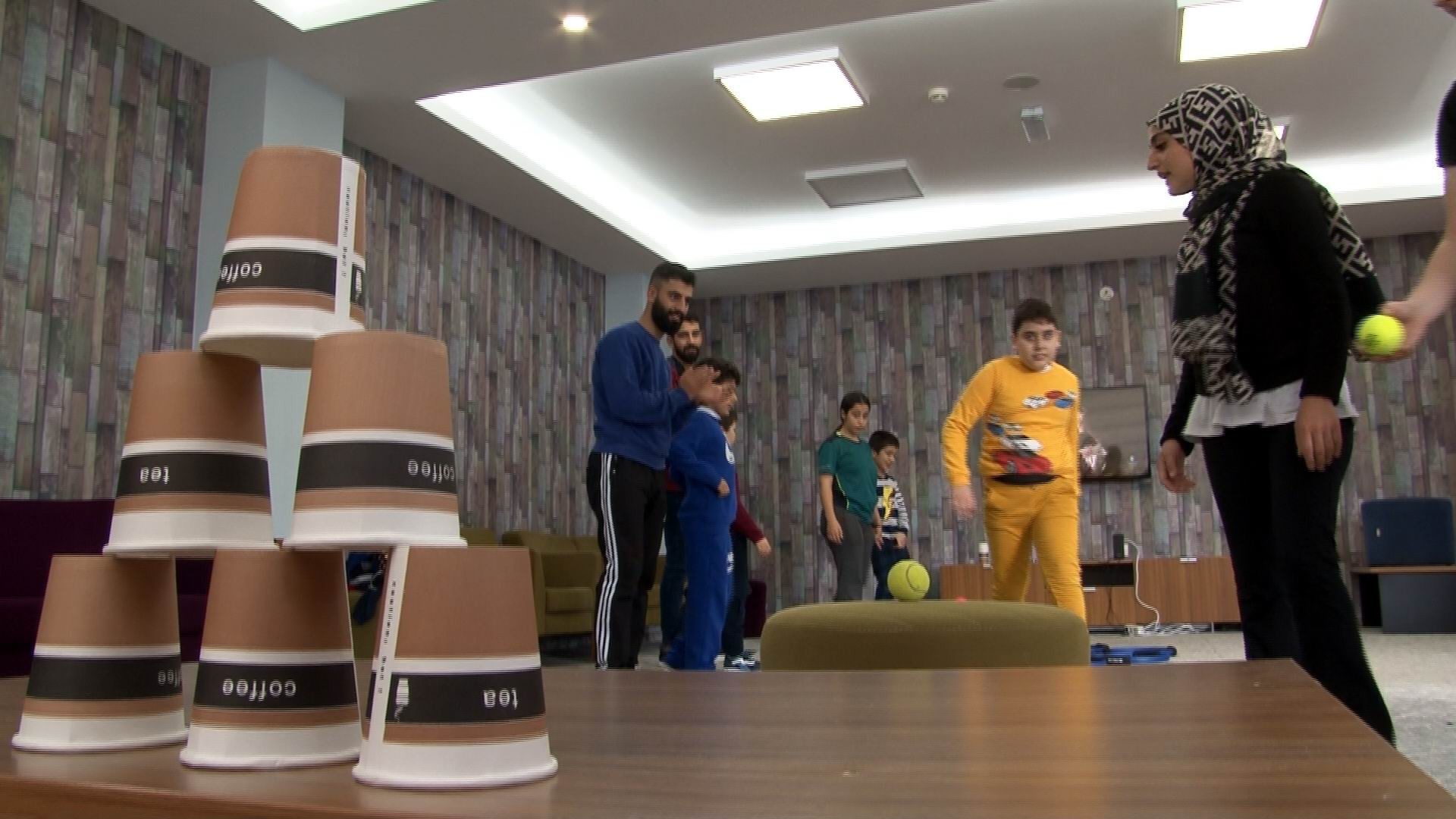 Annelere manevi, otizmli çocuklarına fiziksel terapi