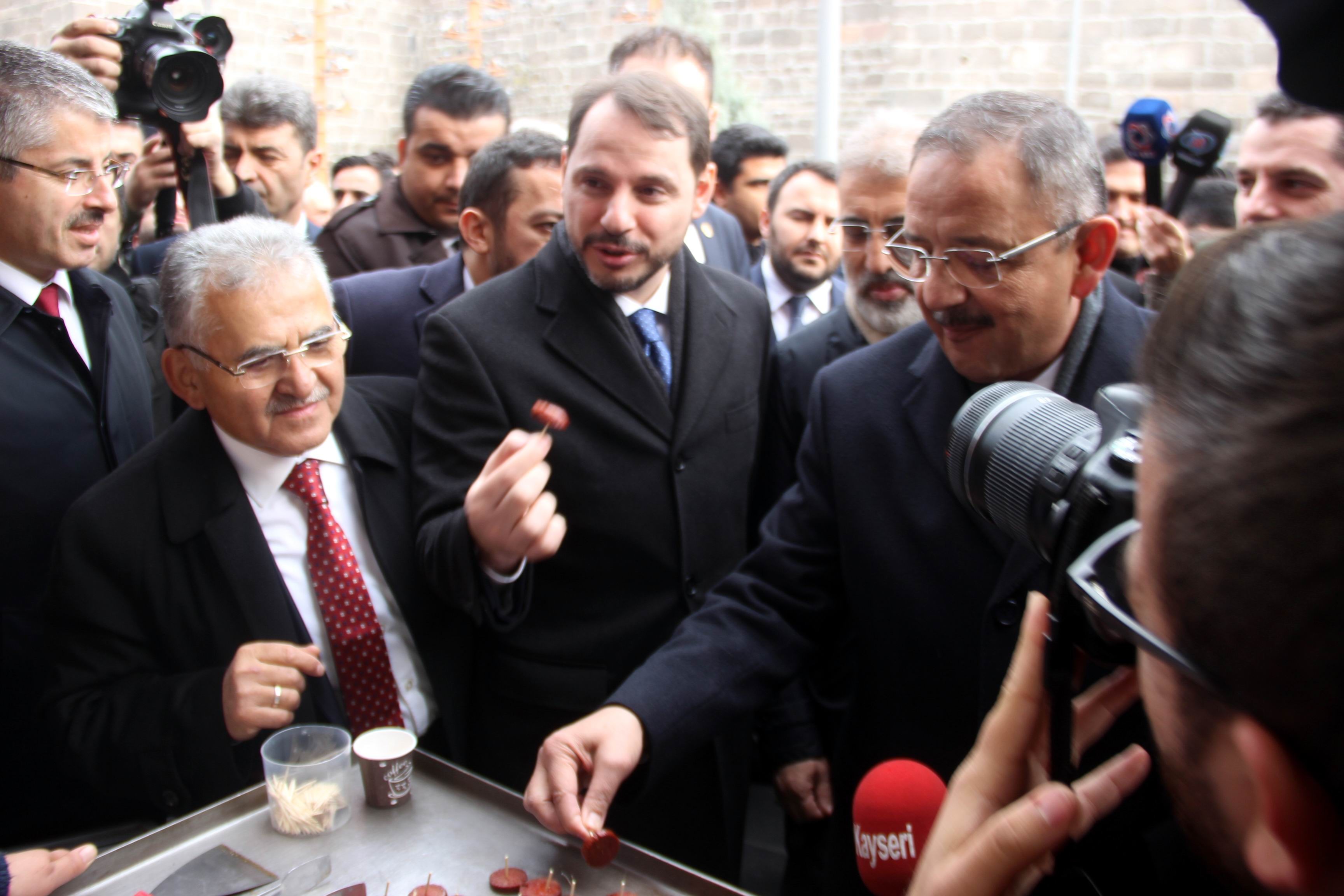 Bakan Albayrak’tan esnafa: “İnşallah daha da düşecek”