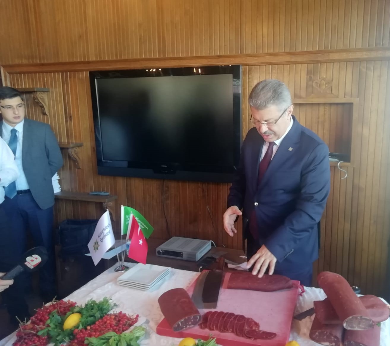 Akay: “Pastırmayı hakkıyla Kayseri yapıyor, diğerleri de benzetmeye çalışıyordur”