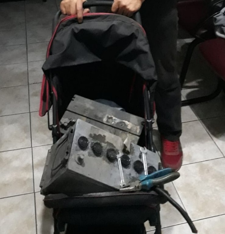 Sabah saat 04.00’da bebek arabasını kontrol eden polis şok oldu