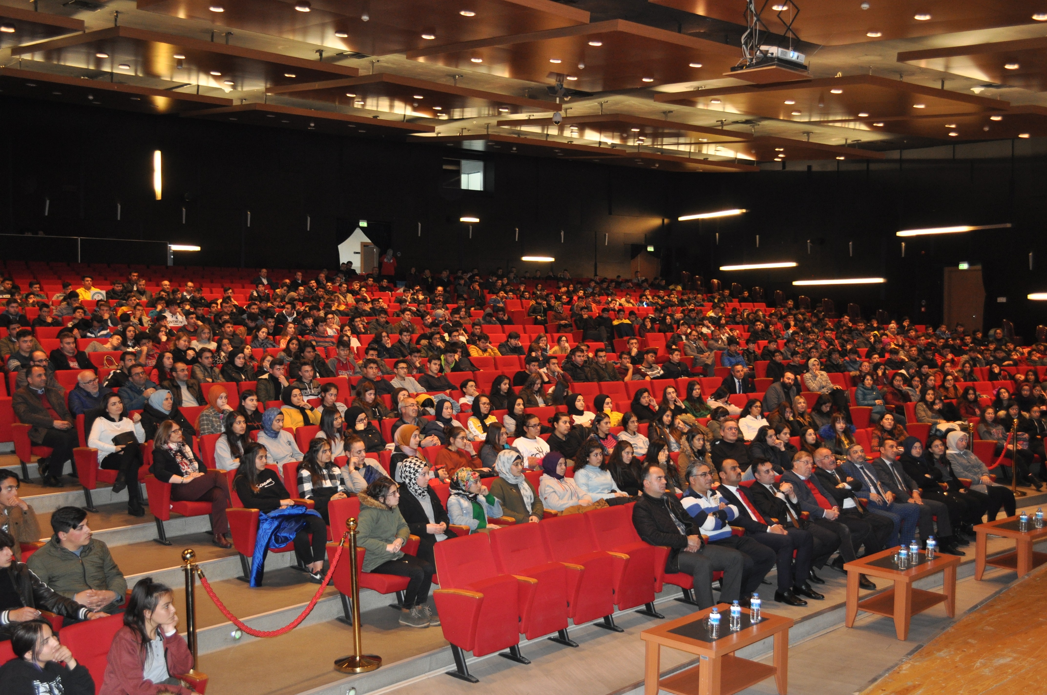 Meslek lisesi öğrencileri liderleri dinledi