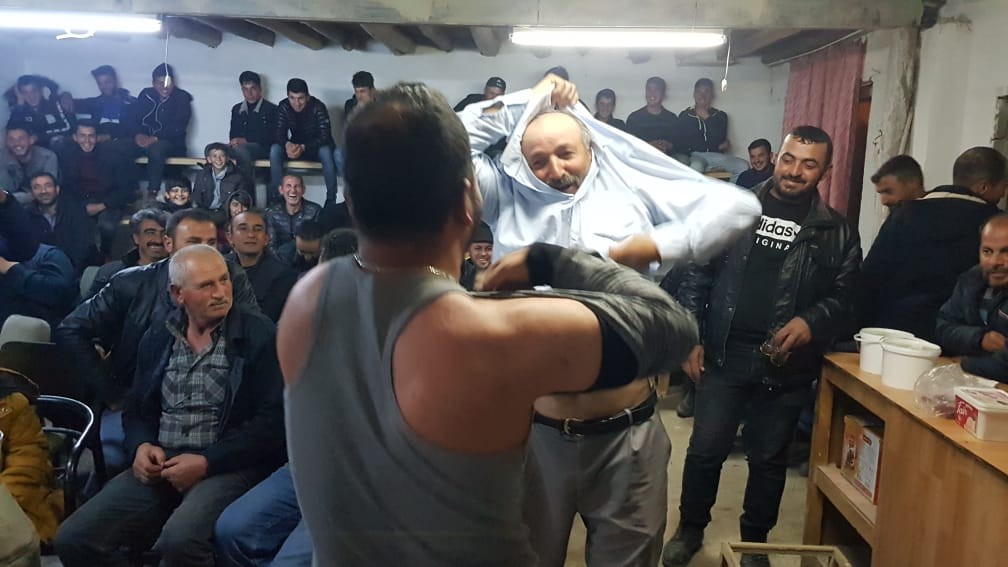 Tik hastalığı herkesi güldürüyor, onu üzüyor