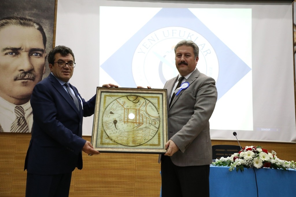 Palancıoğlu: “Yeni ufuklar derneğinin anlamlı ve teşvik edici plaketleri bizleri onurlandırdı”