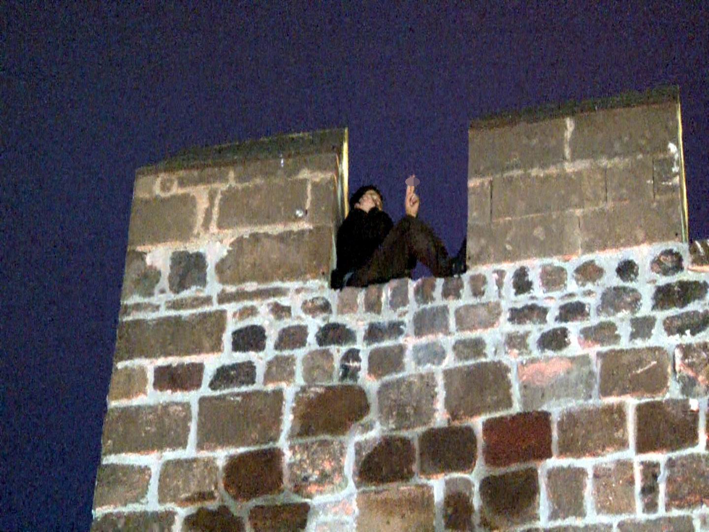 Kayseri’de kale surlarında intihar girişimi