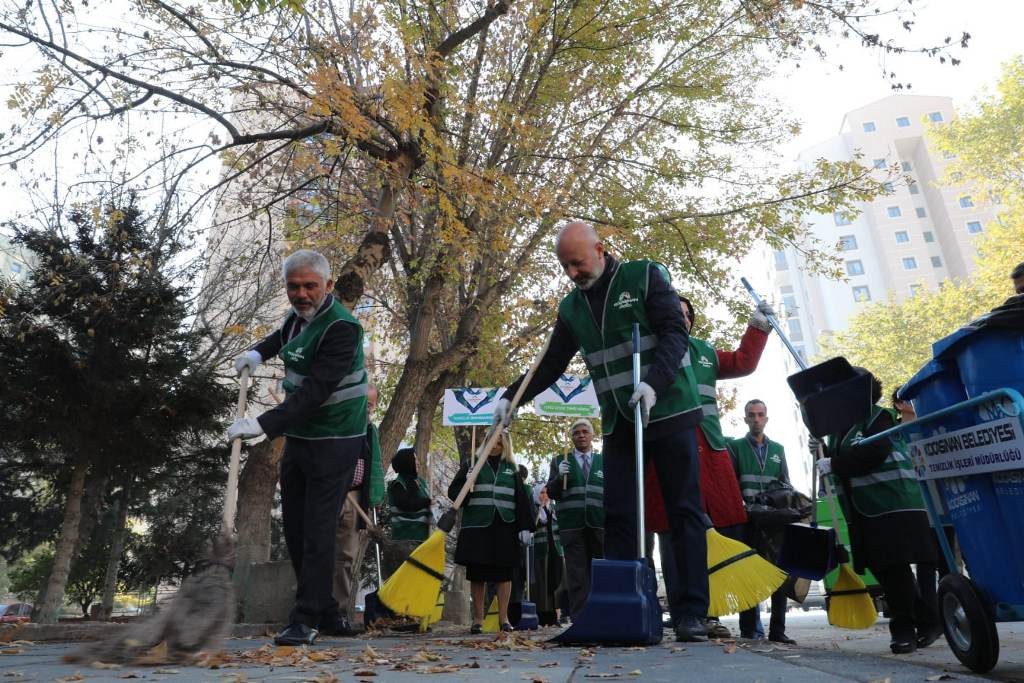 Kocasinan Belediyesi topladığı çöpleri ekonomik değere dönüştürüyor