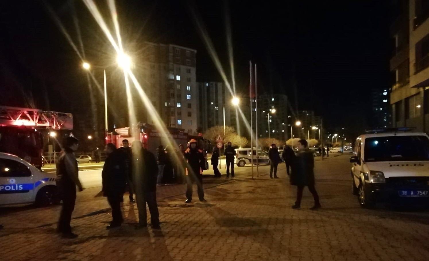 Bunalıma giren genç, inşaatın 14. katına çıktı