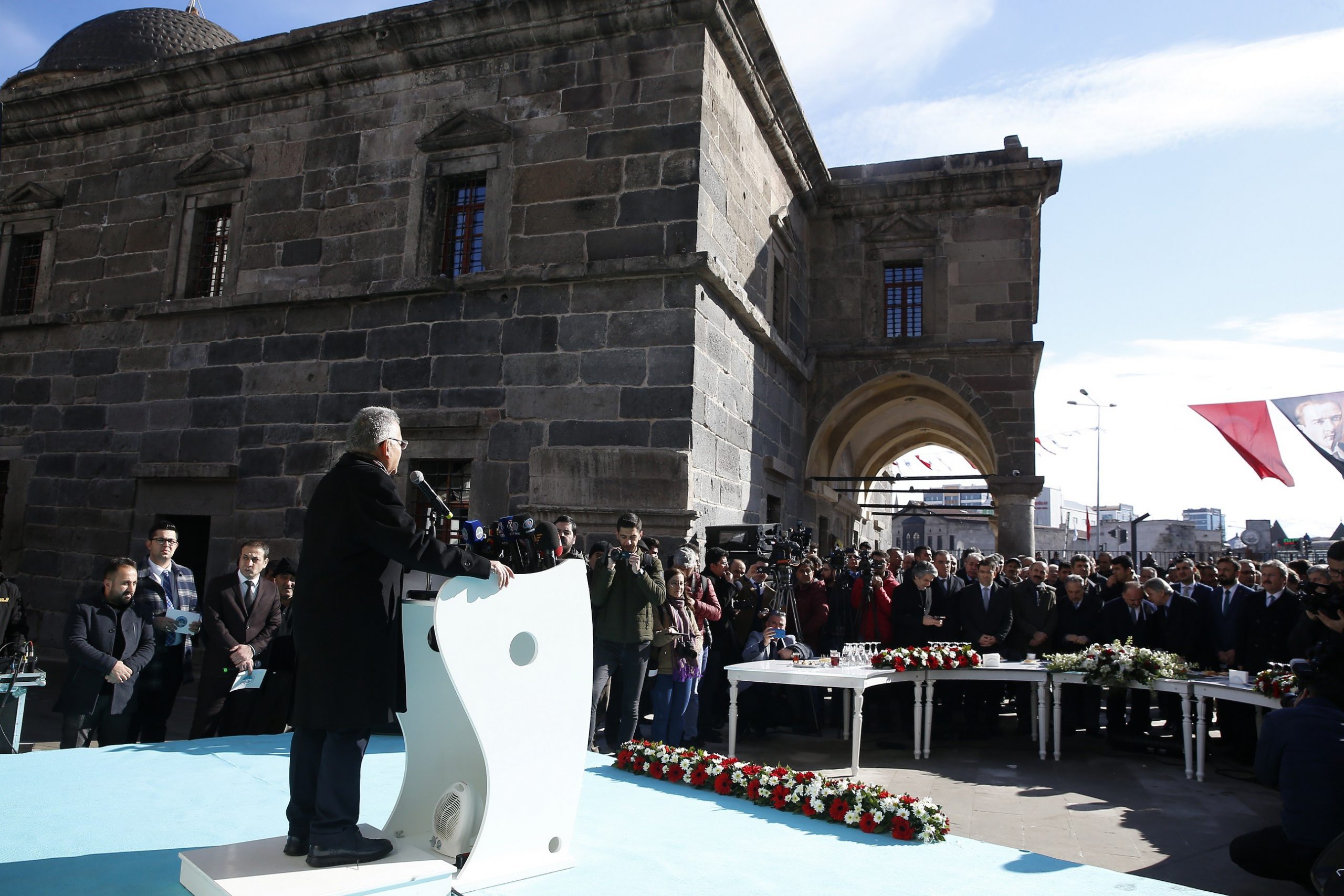 Tarihe destek, eğitime hizmet