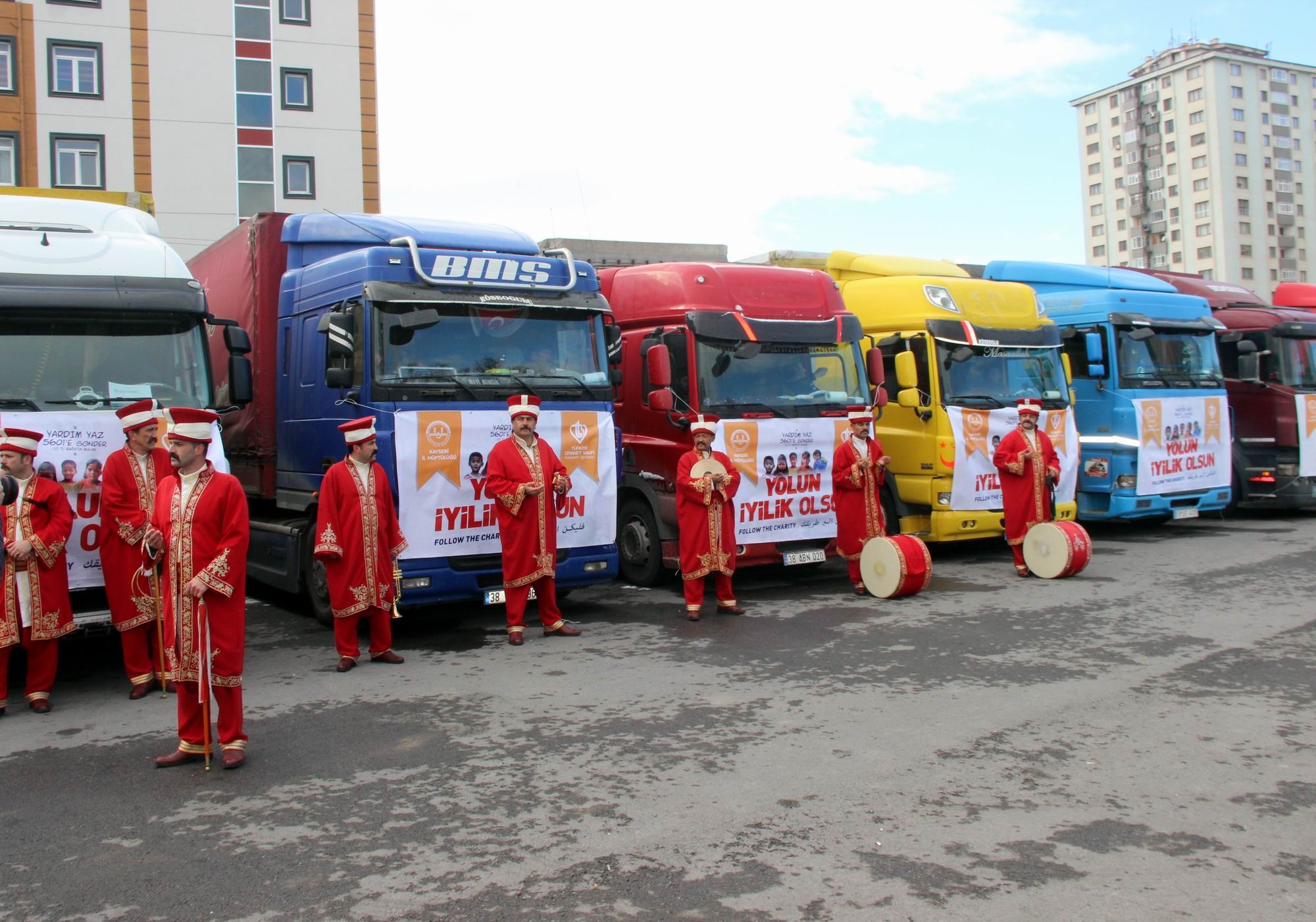 23 tır yardım malzemesi İdlib’e yola çıktı